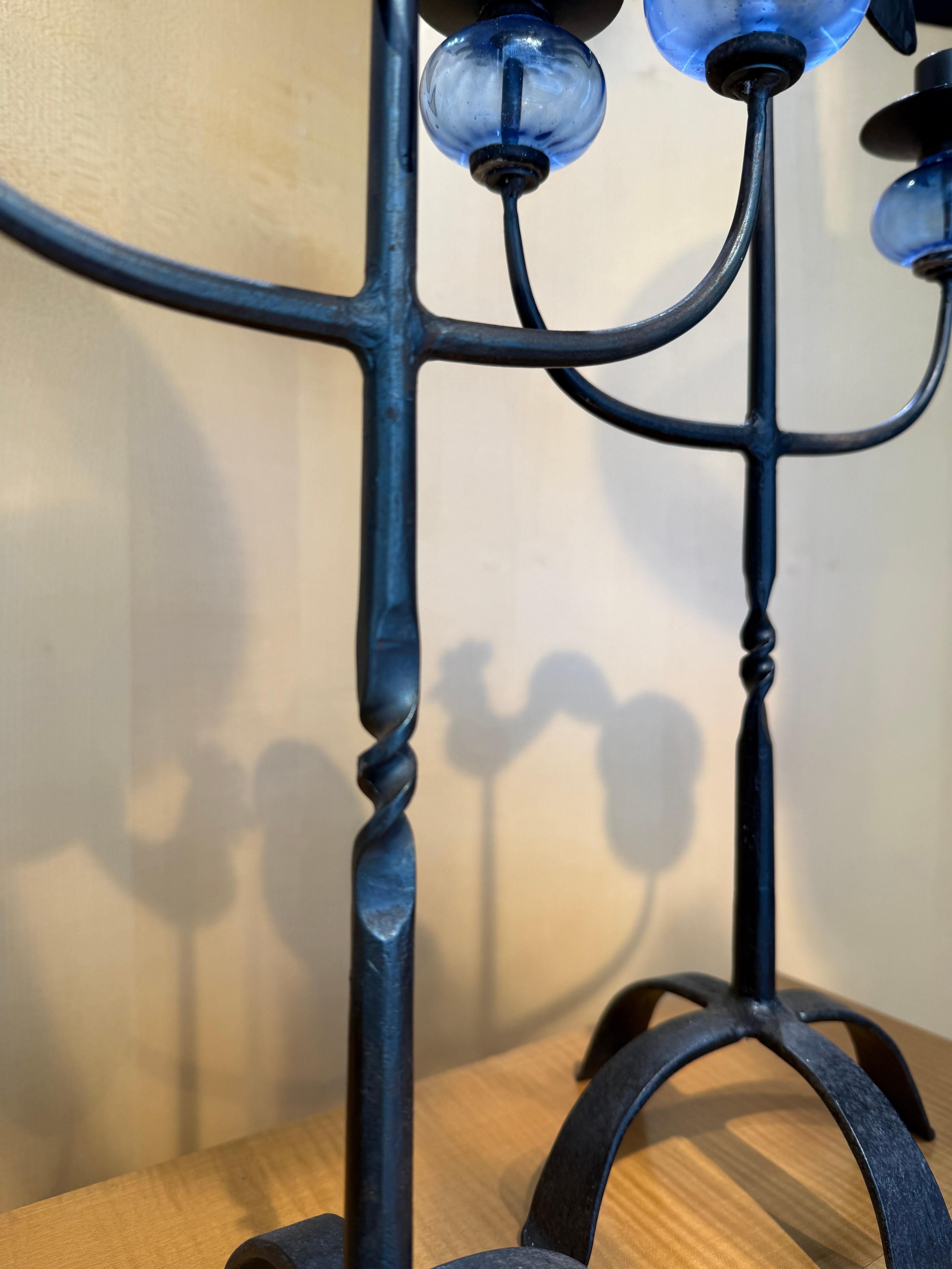 Mid-Century Modern Pair of wrought Iron candelsticks Bertil Vallien Sweden 1970 en vente