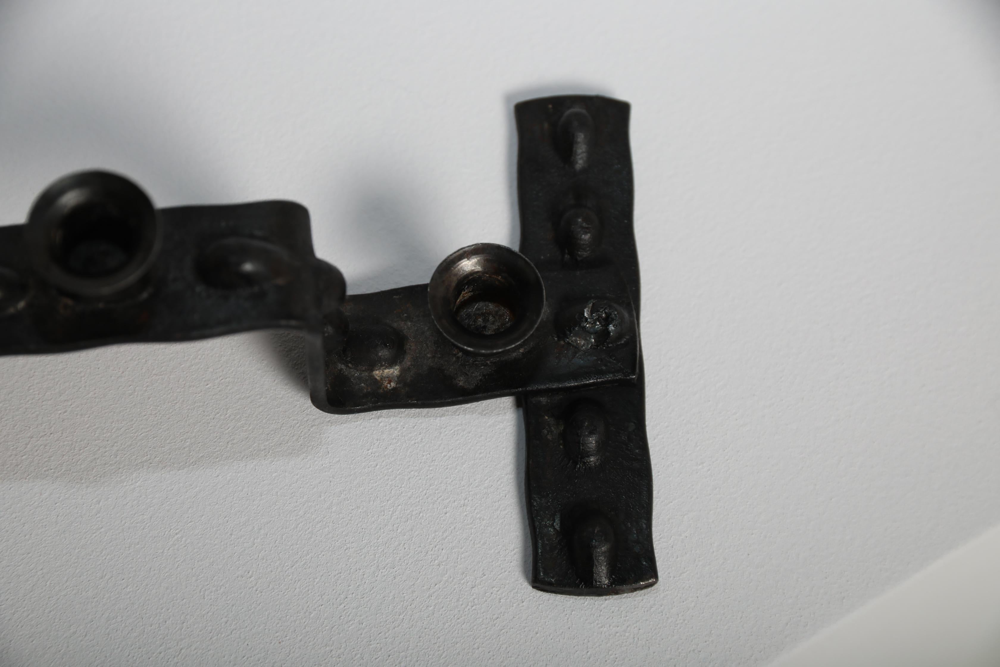 Coppia di portacandele in ferro battuto, inizio XX secolo In condizioni buone in vendita a Stockholm, SE