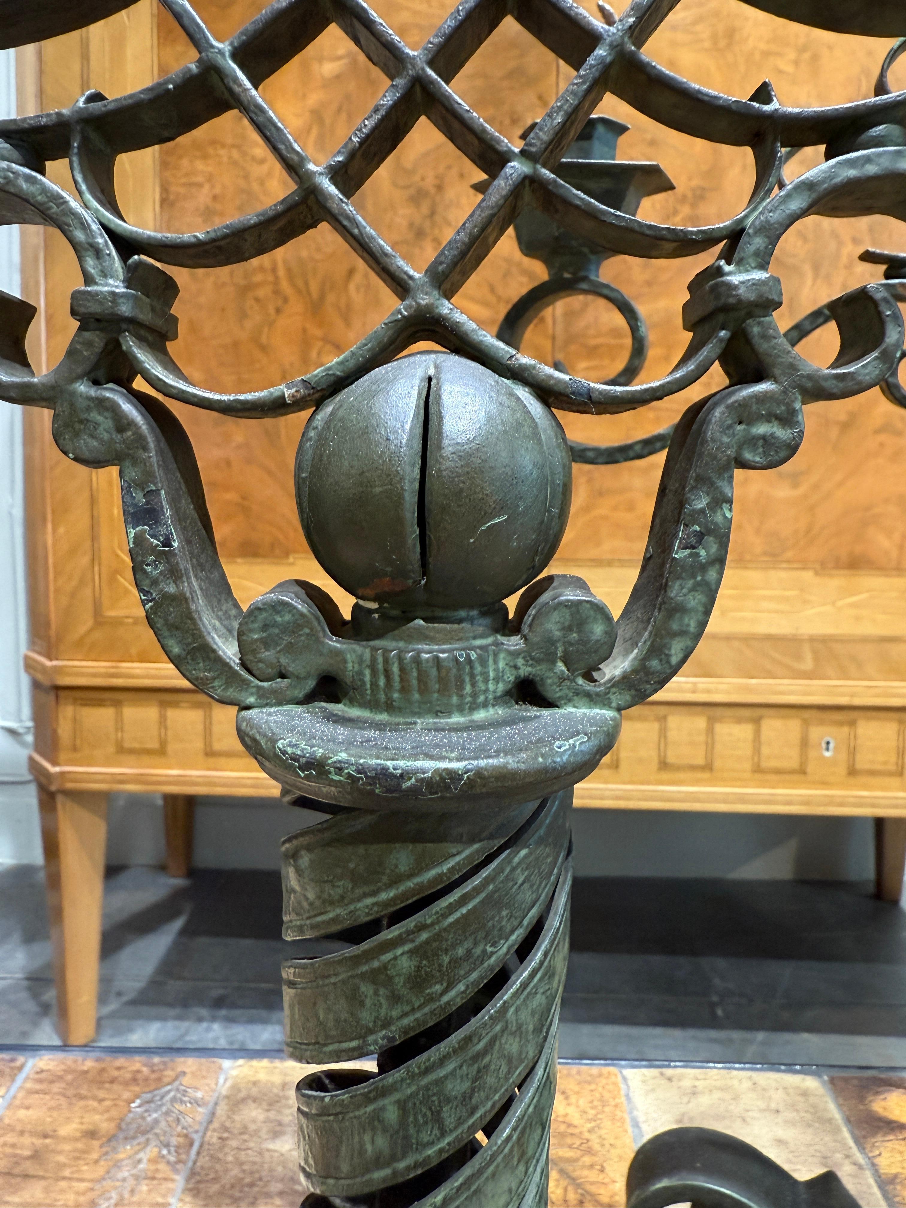 Pair of wrought iron candleholders stamped Bertinotti Italy 1940 In Good Condition For Sale In PARIS, FR