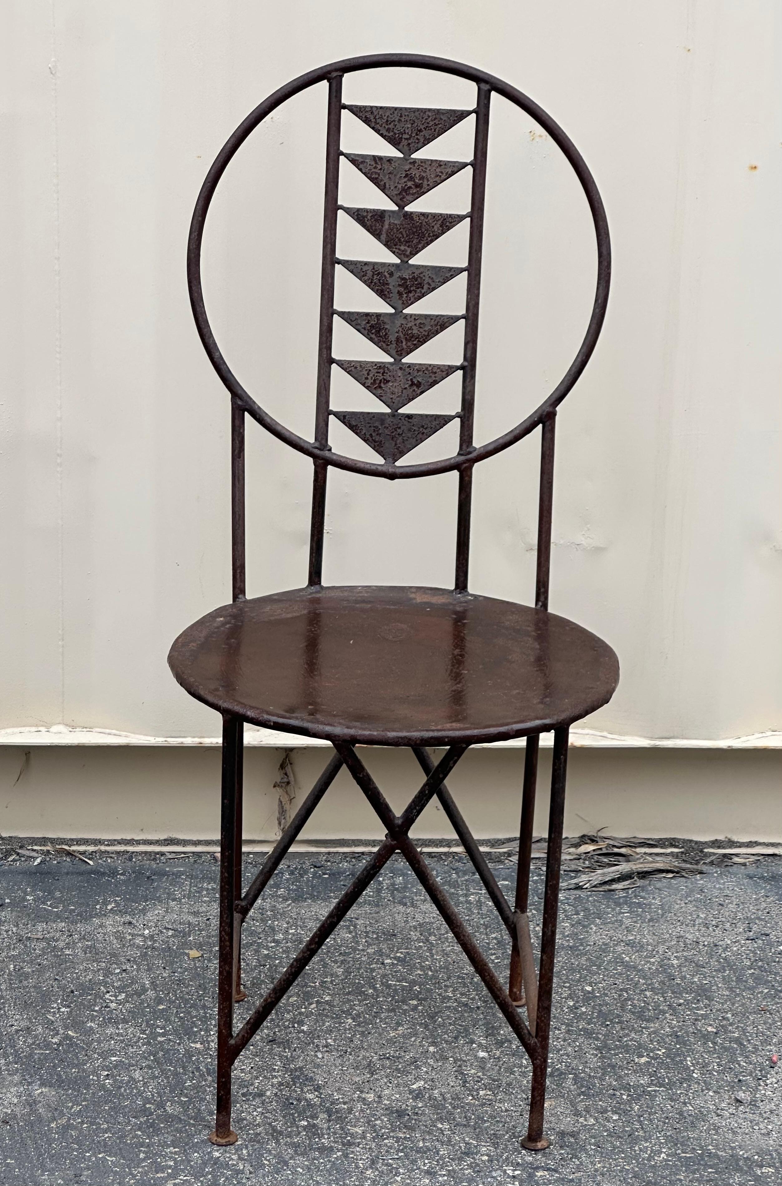 Pareja de sillas de hierro forjado  al estilo de la Silla Midway de Frank Lloyd Wright en venta 2