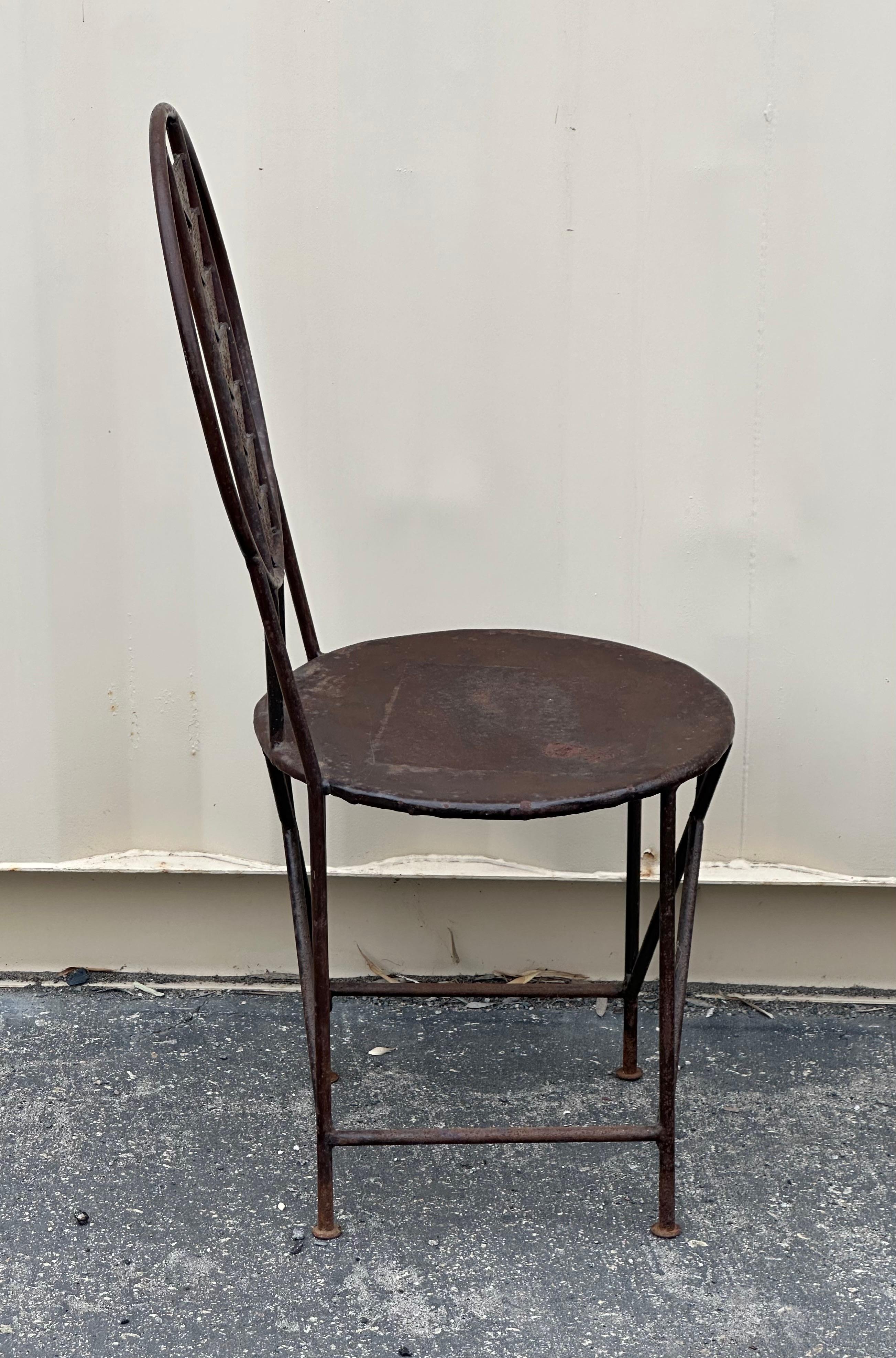 Pareja de sillas de hierro forjado  al estilo de la Silla Midway de Frank Lloyd Wright en venta 4
