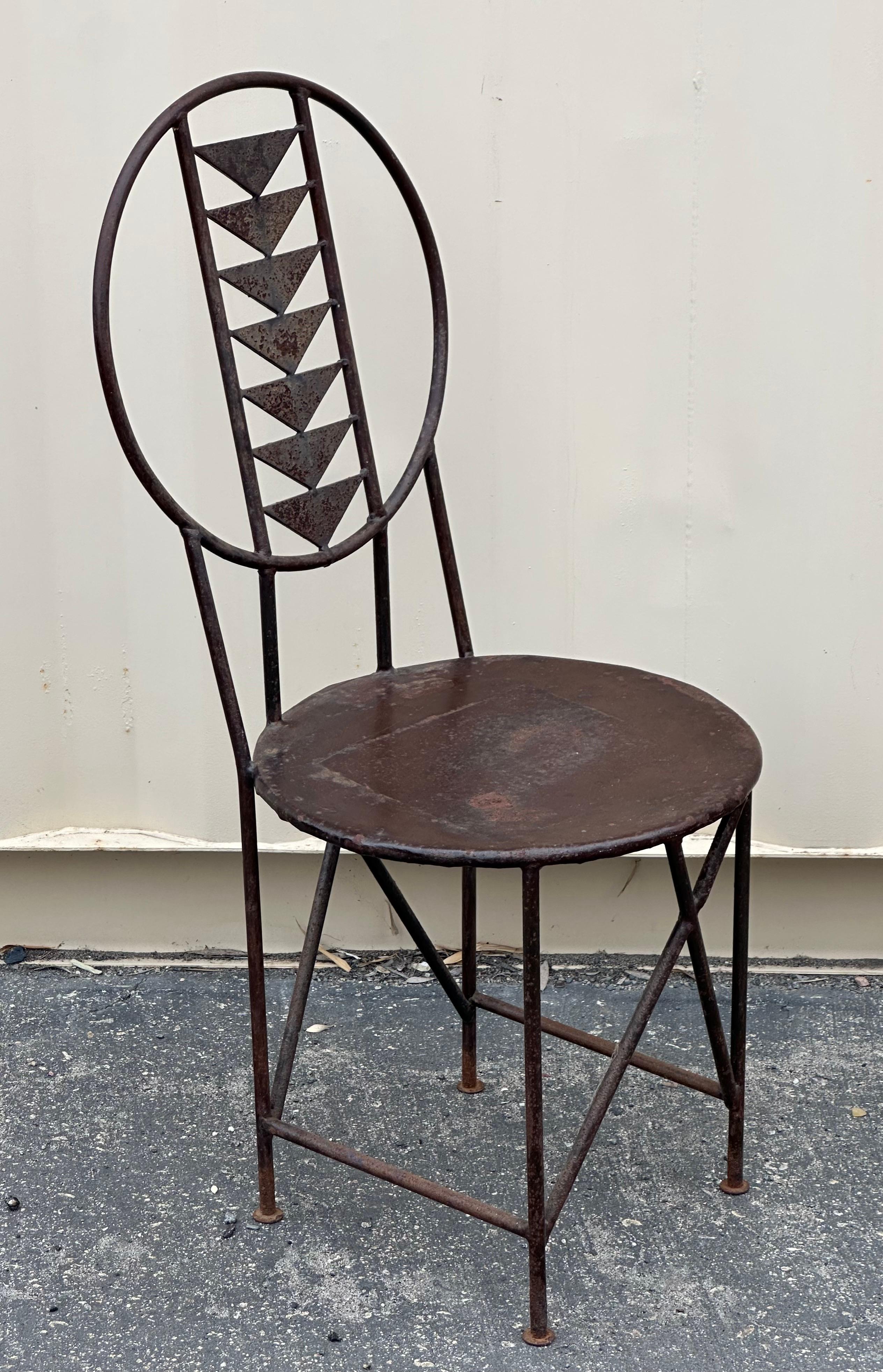 Pareja de sillas de hierro forjado  al estilo de la Silla Midway de Frank Lloyd Wright en venta 5