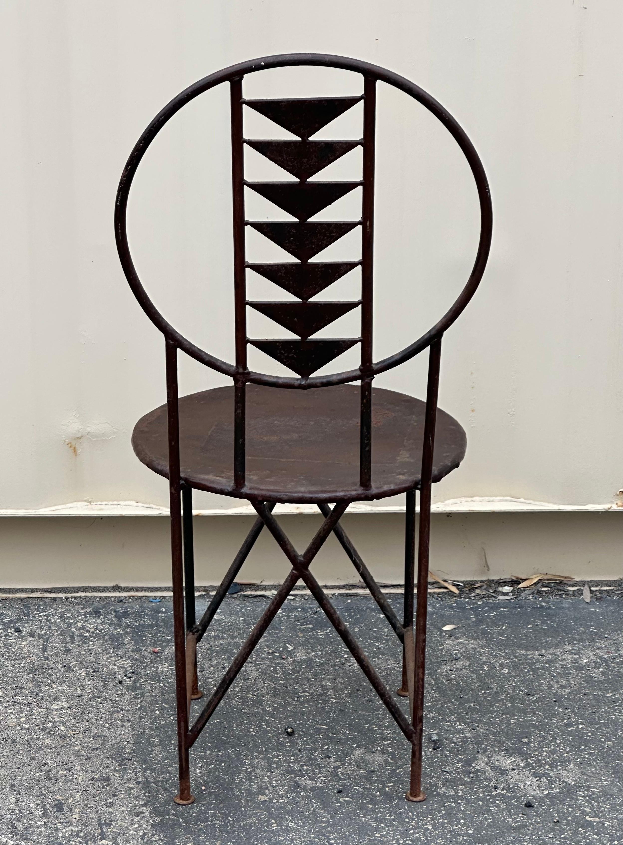 Pareja de sillas de hierro forjado  al estilo de la Silla Midway de Frank Lloyd Wright en venta 6
