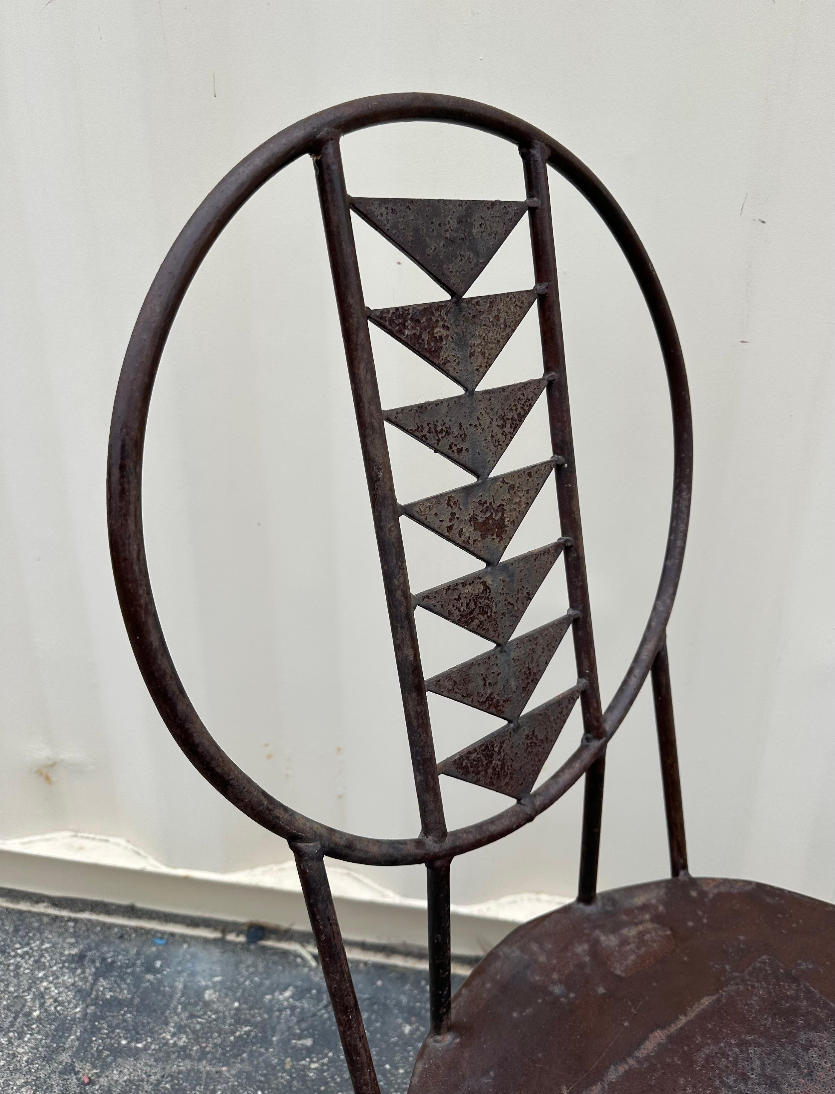 Pareja de sillas de hierro forjado  al estilo de la Silla Midway de Frank Lloyd Wright en venta 7