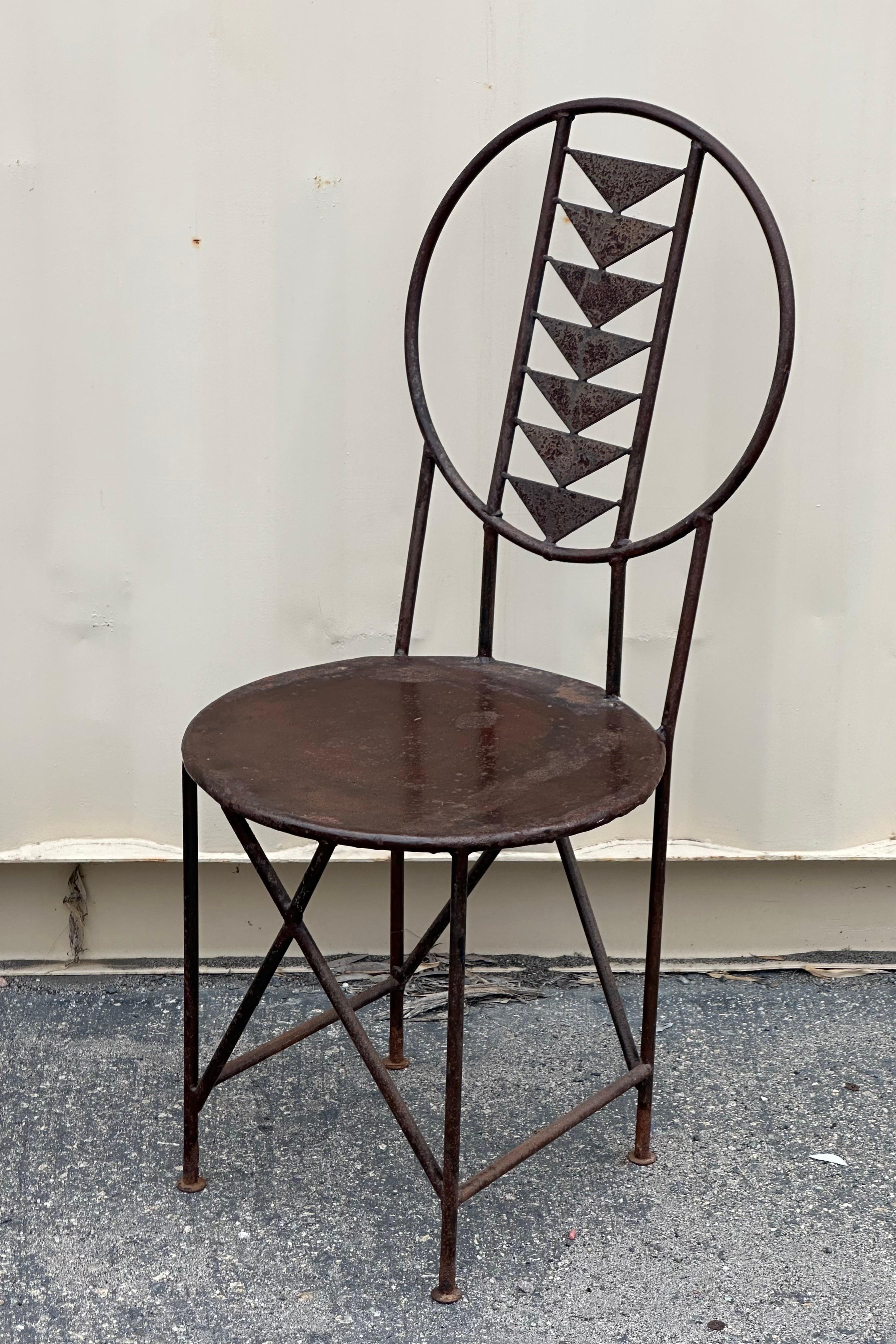 Pareja de sillas de hierro forjado  al estilo de la Silla Midway de Frank Lloyd Wright en venta 1