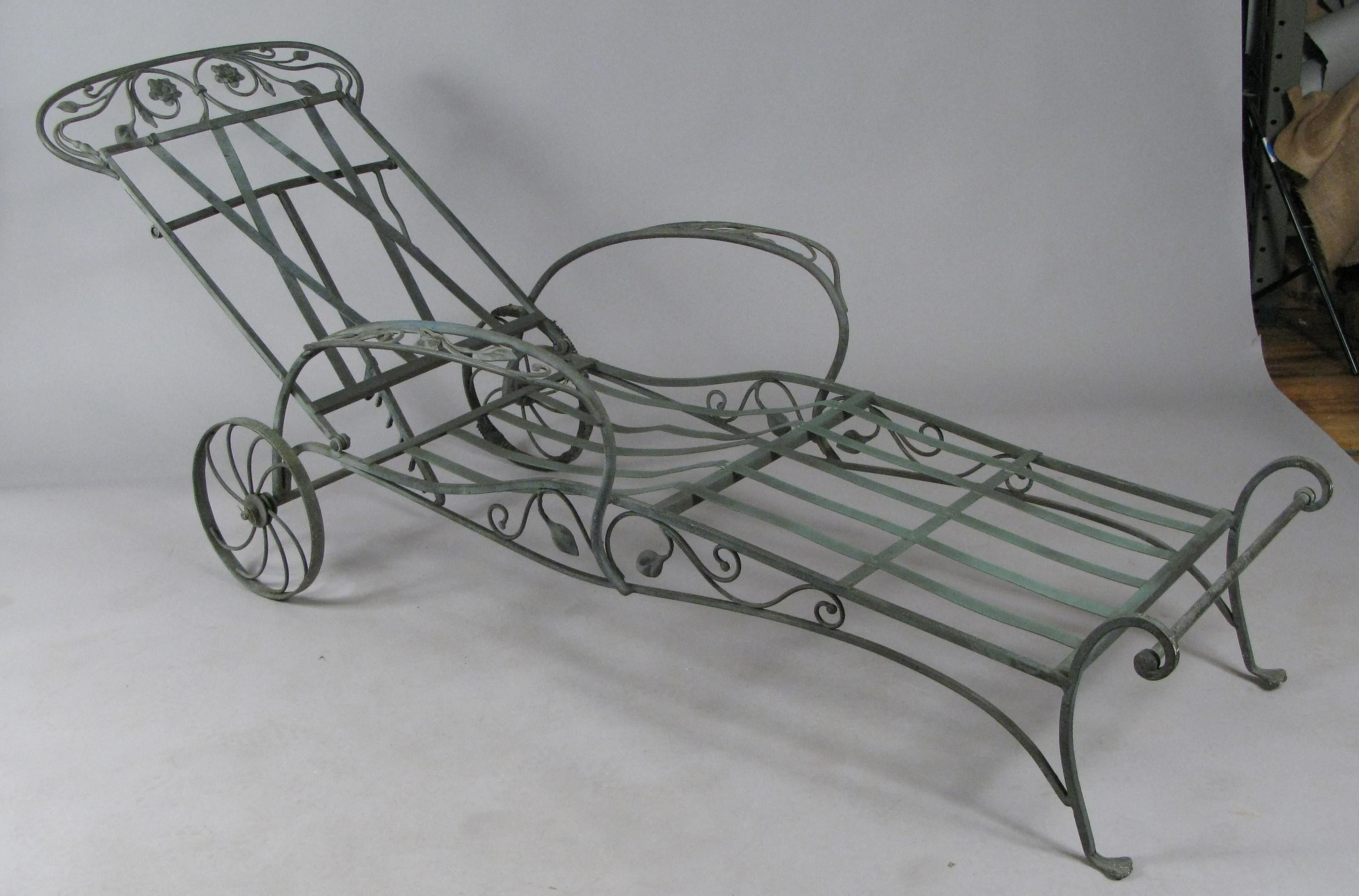 Pair of Wrought Iron Chaise Lounges by Salterini, circa 1950 In Good Condition In Hudson, NY