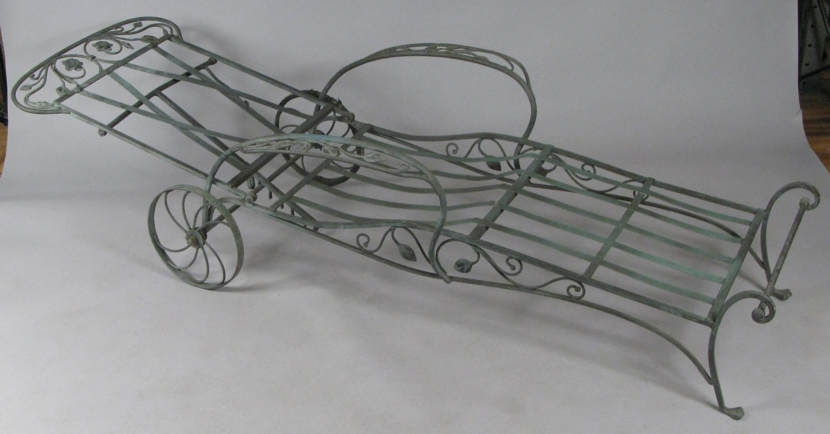 Mid-20th Century Pair of Wrought Iron Chaise Lounges by Salterini, circa 1950