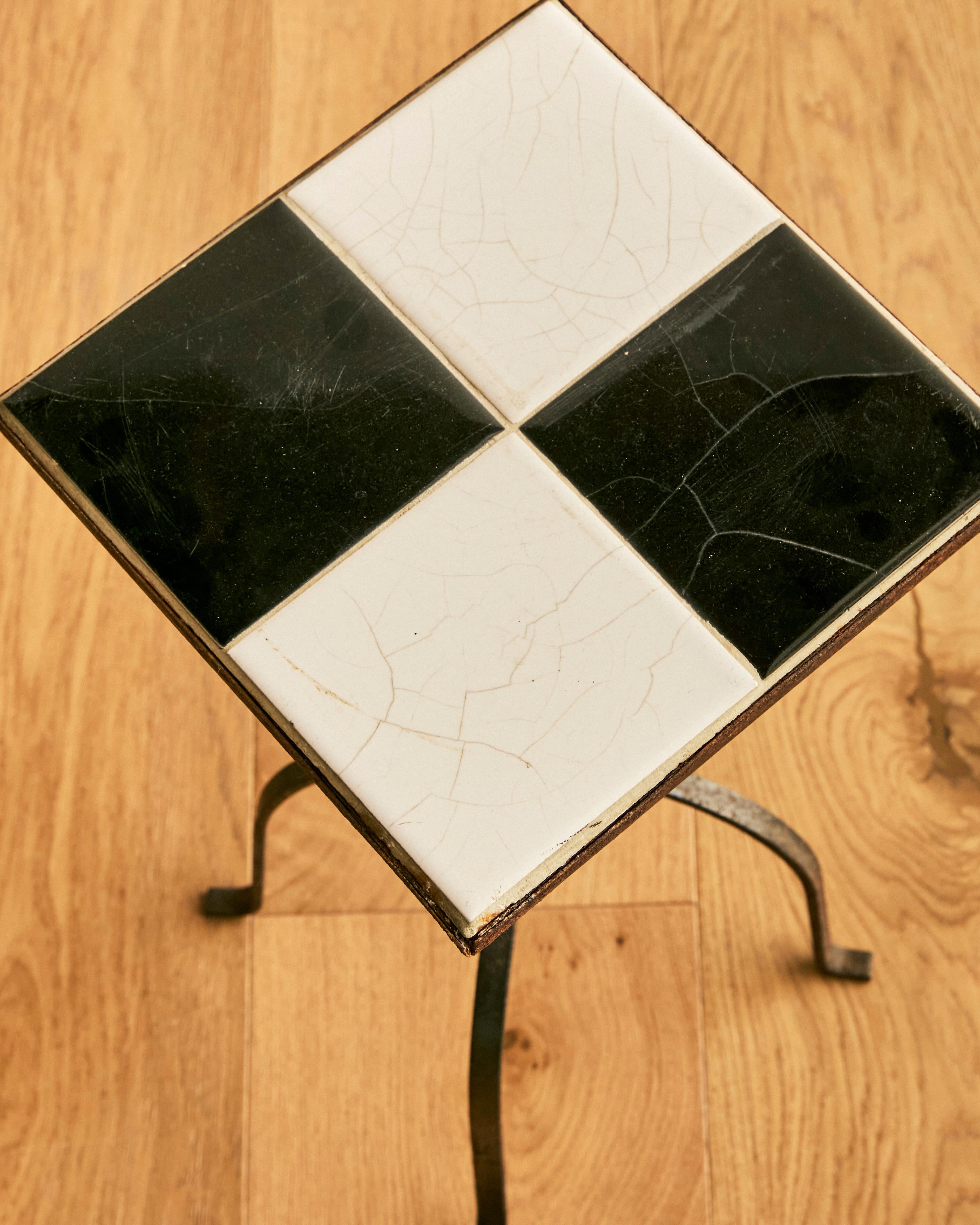 Céramique Paire de tables d'appoint en fer forgé à carreaux en vente