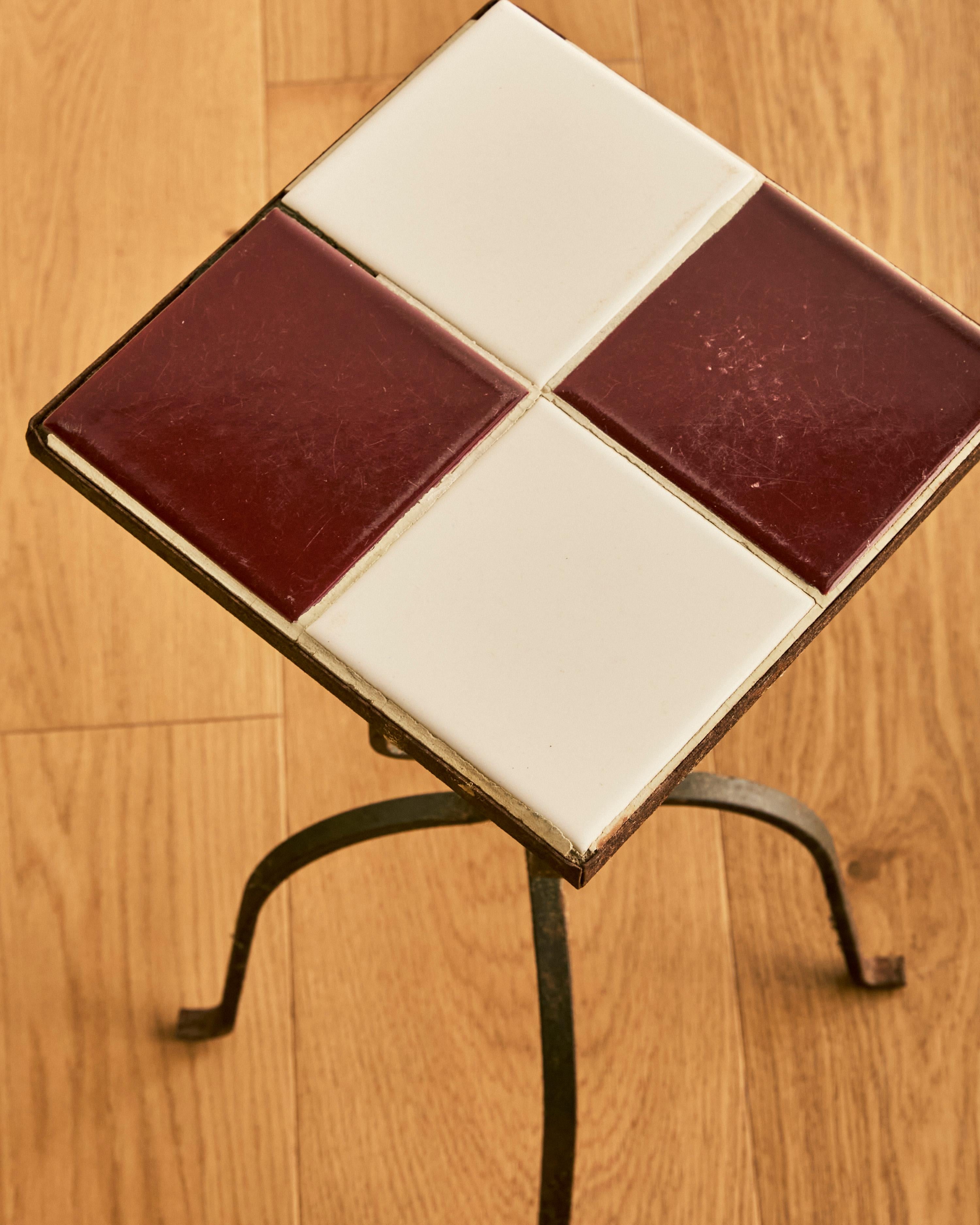 Paire de tables d'appoint en fer forgé à carreaux en vente 1