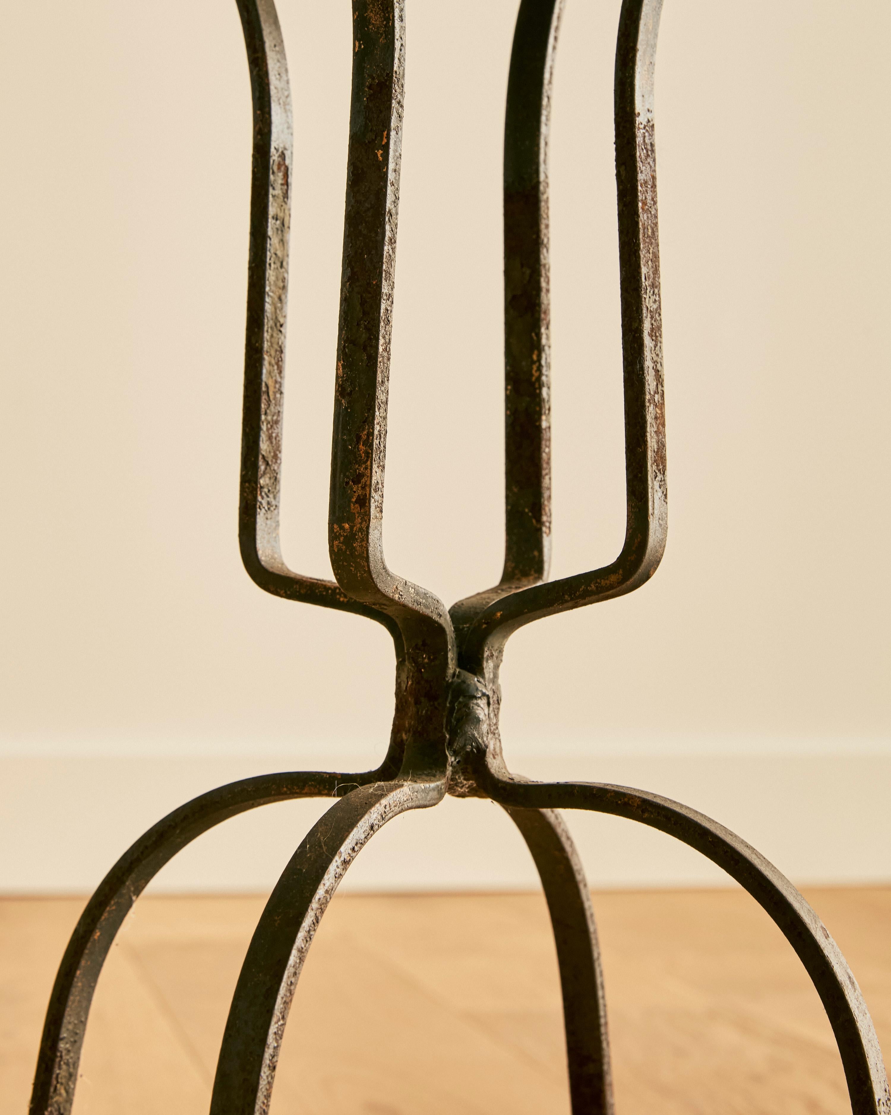 Paire de tables d'appoint en fer forgé à carreaux en vente 2