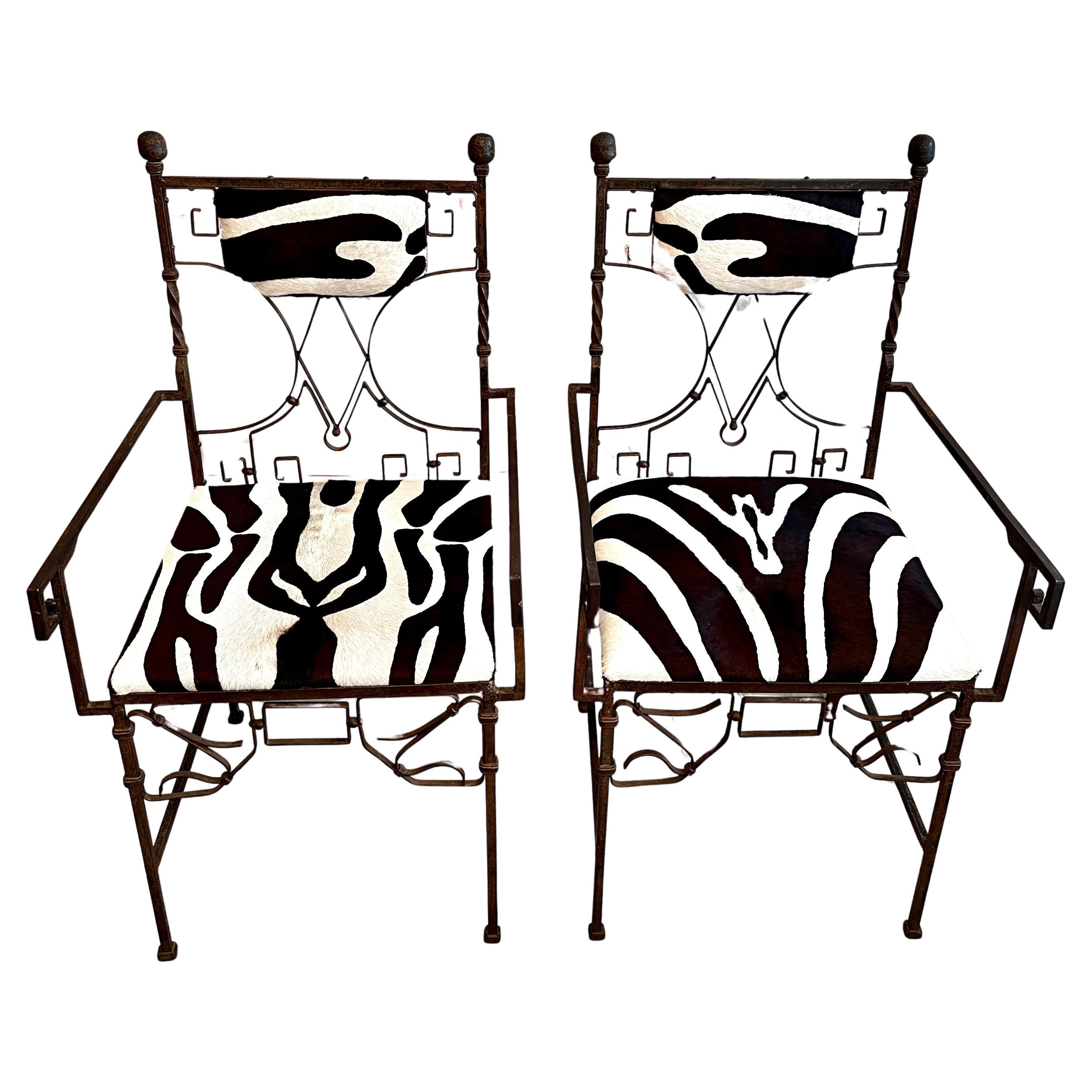 Paar schmiedeeiserne französische Art-Déco-Stühle mit Zebradruck