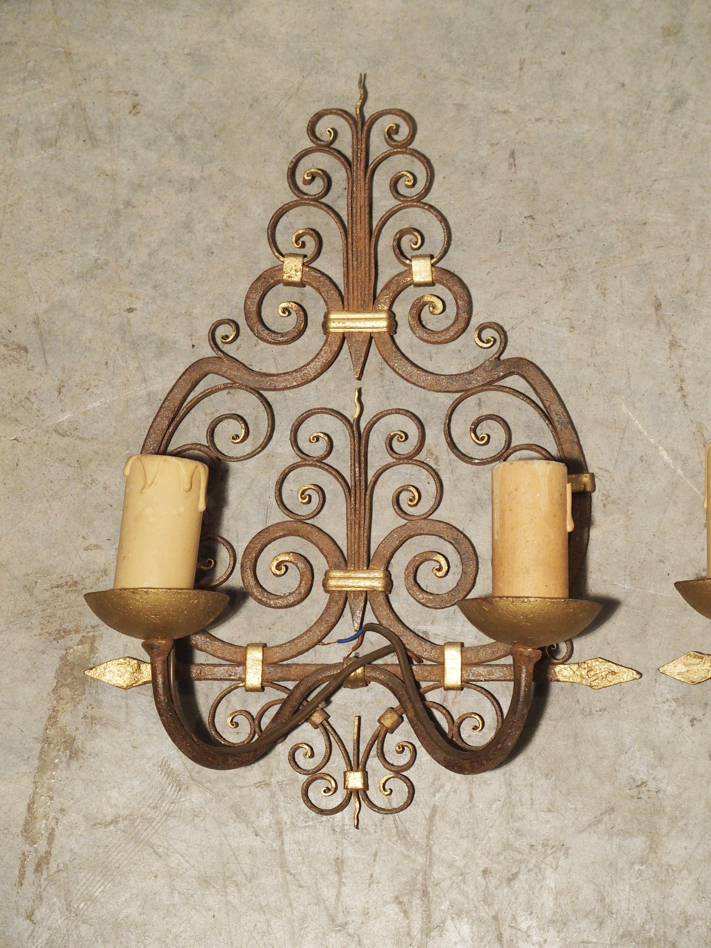 20th Century Pair of Wrought Iron French Sconces with Gilt Highlights, 1940s For Sale