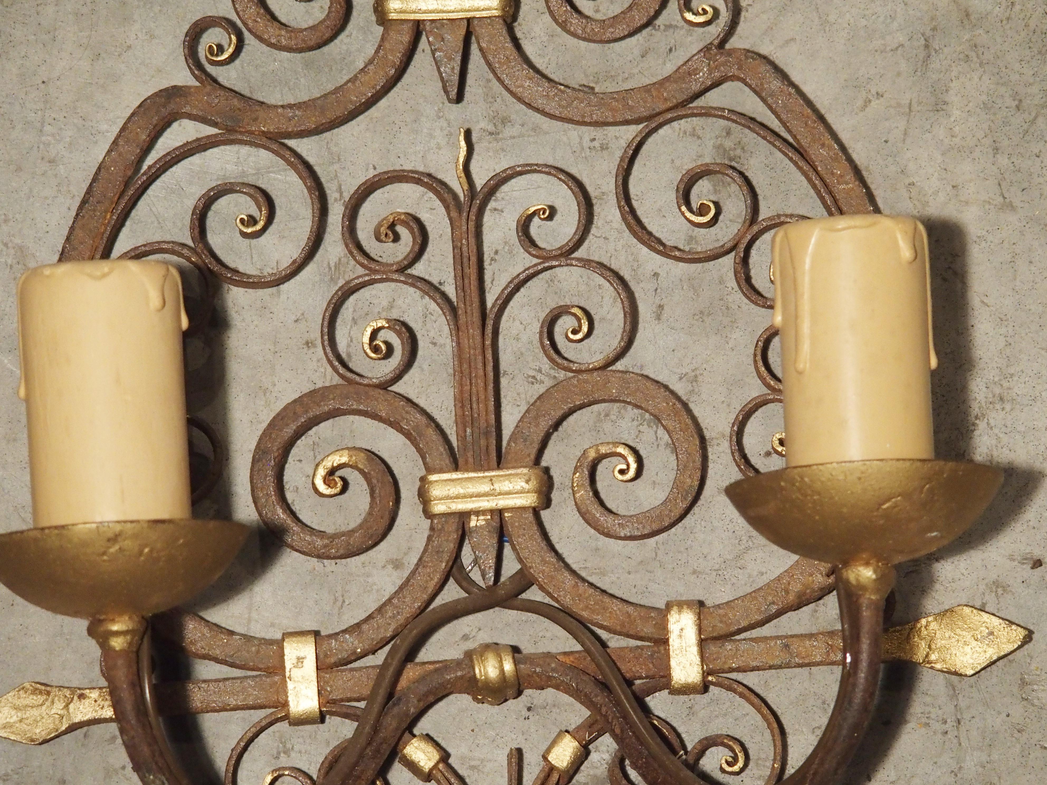 Pair of Wrought Iron French Sconces with Gilt Highlights, 1940s For Sale 4