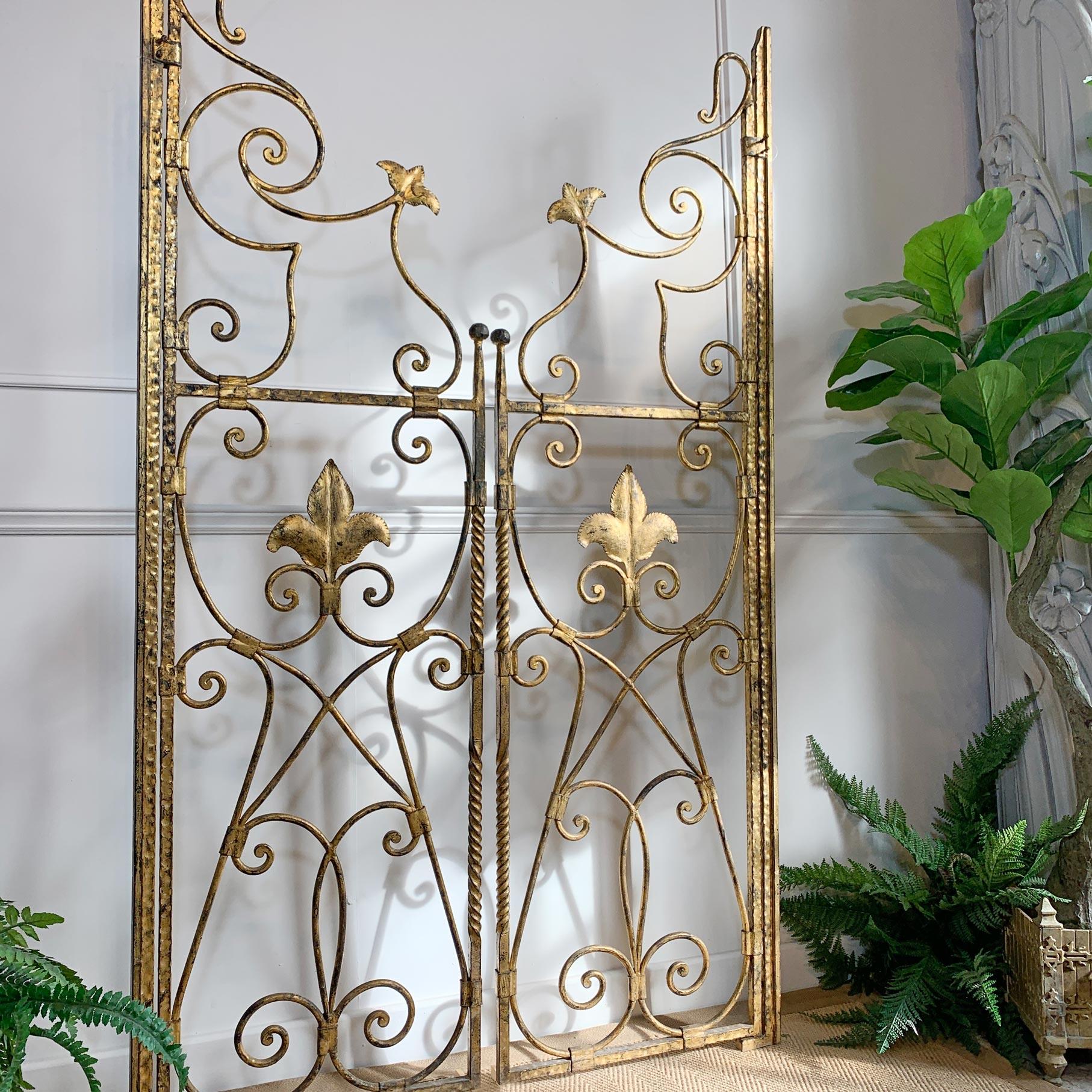 Pair of Wrought Iron Gold Spanish Church Altar Gates In Good Condition For Sale In Hastings, GB