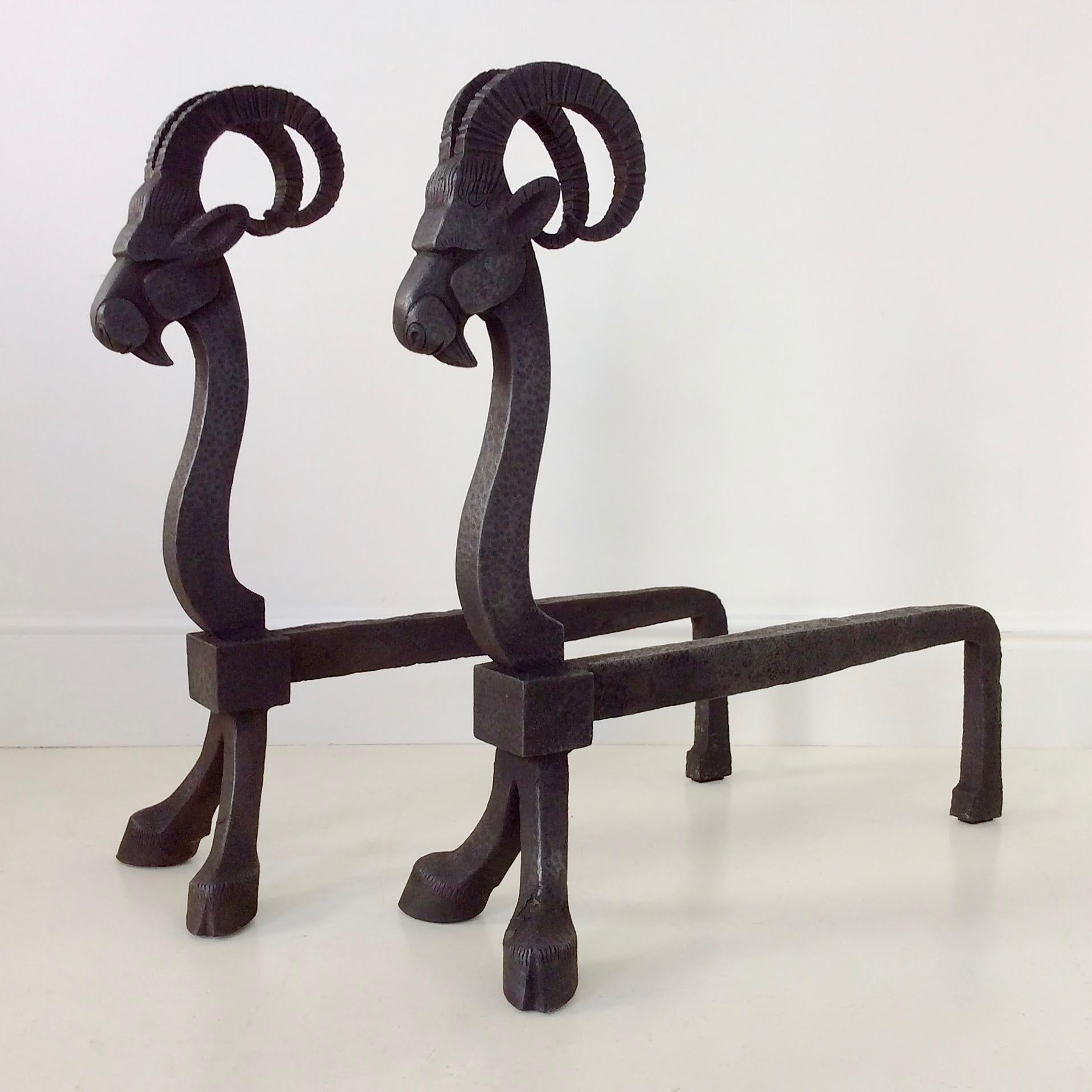 Fine pair of andirons.
Stylized goats with big ringed horns.
Hammered wrought iron. Refined metal work.
Dimensions of each item: 51 cm H, 50 cm D, 18 cm W.
All purchases are covered by our Buyer Protection Guarantee.
This item can be returned within