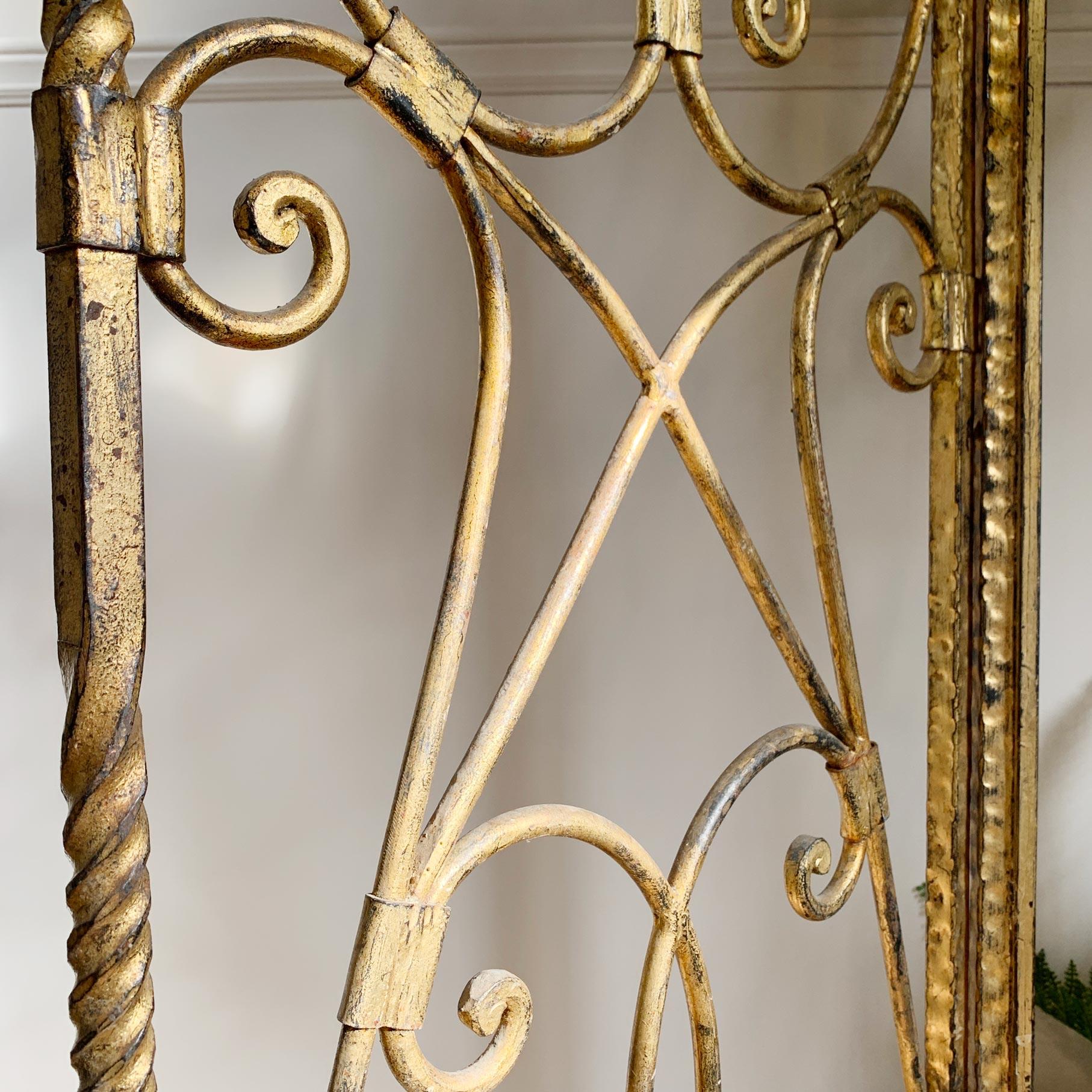 Coppia di porte d'altare spagnole in ferro battuto e oro in vendita 5