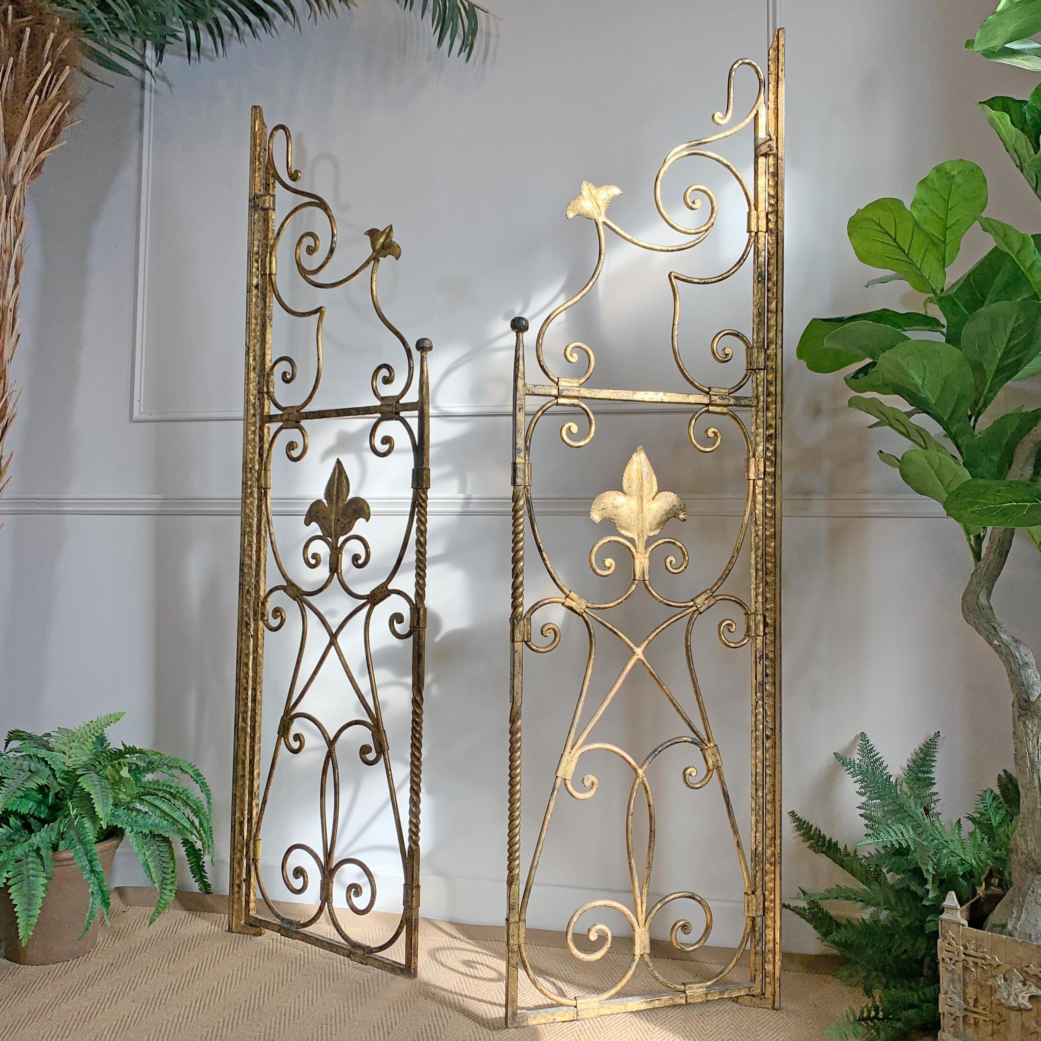 Coppia di porte d'altare spagnole in ferro battuto e oro in vendita 1