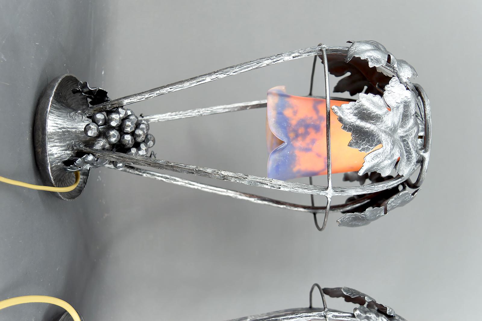 Paire de lampes en fer forgé, motif de vigne - Muller Frères, Lunéville, Art Deco en vente 5