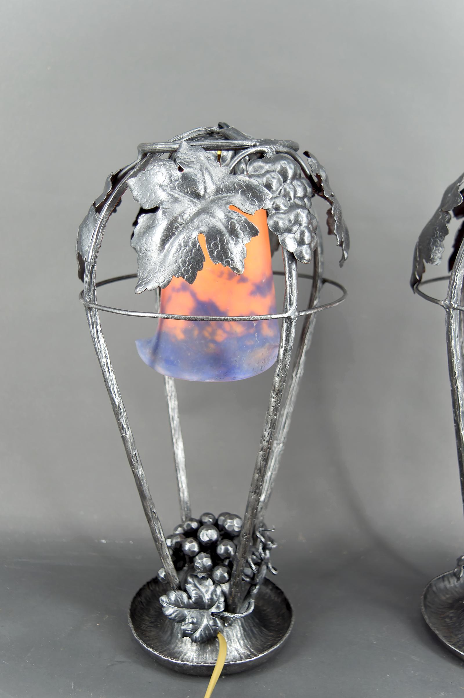 Paire de lampes en fer forgé, motif de vigne - Muller Frères, Lunéville, Art Deco en vente 8