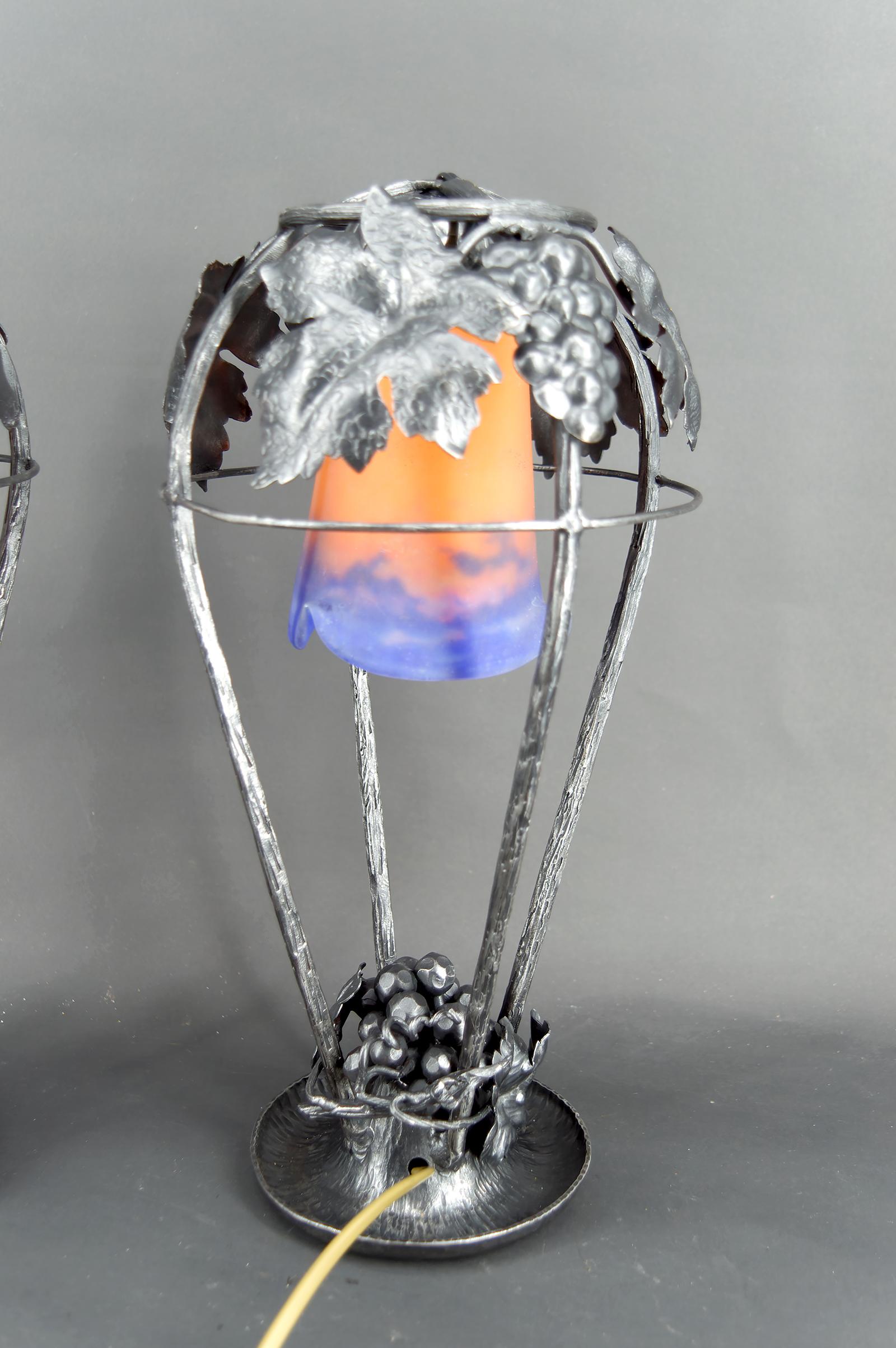 Paire de lampes en fer forgé, motif de vigne - Muller Frères, Lunéville, Art Deco en vente 9