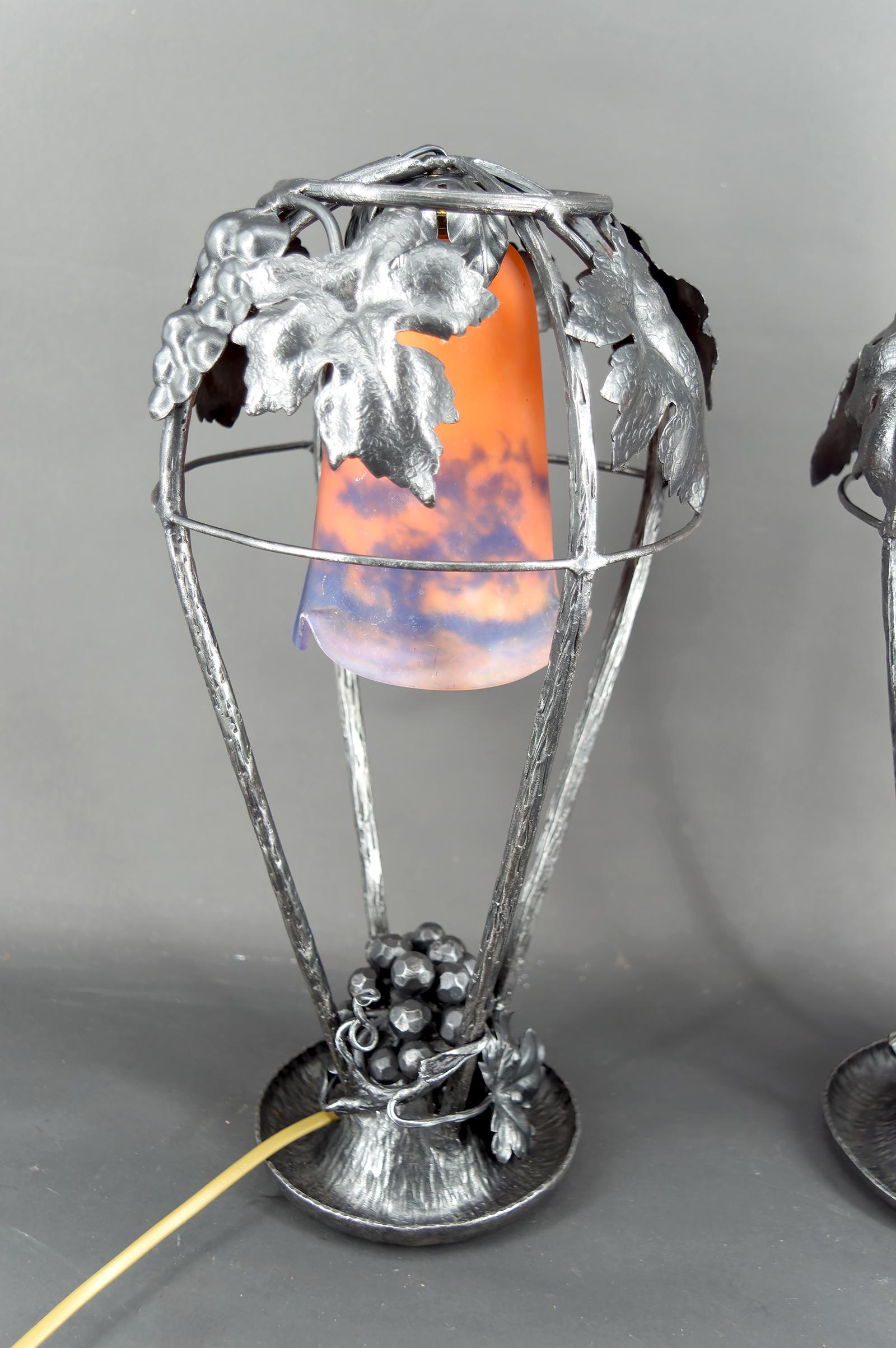 Paire de lampes en fer forgé, motif de vigne - Muller Frères, Lunéville, Art Deco en vente 10
