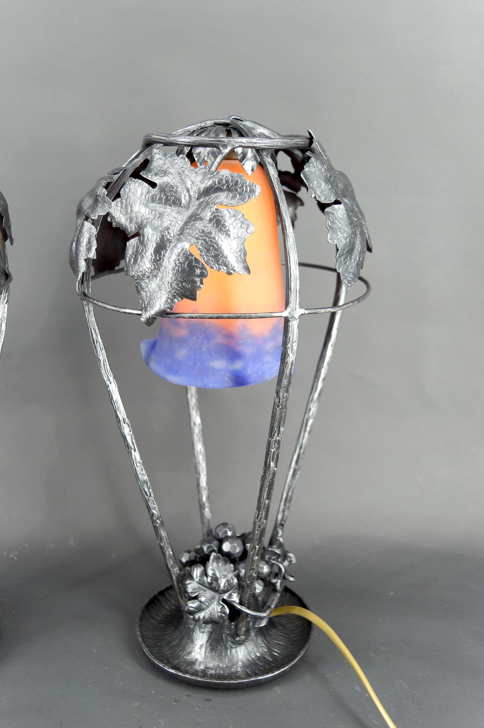 Paire de lampes en fer forgé, motif de vigne - Muller Frères, Lunéville, Art Deco en vente 11