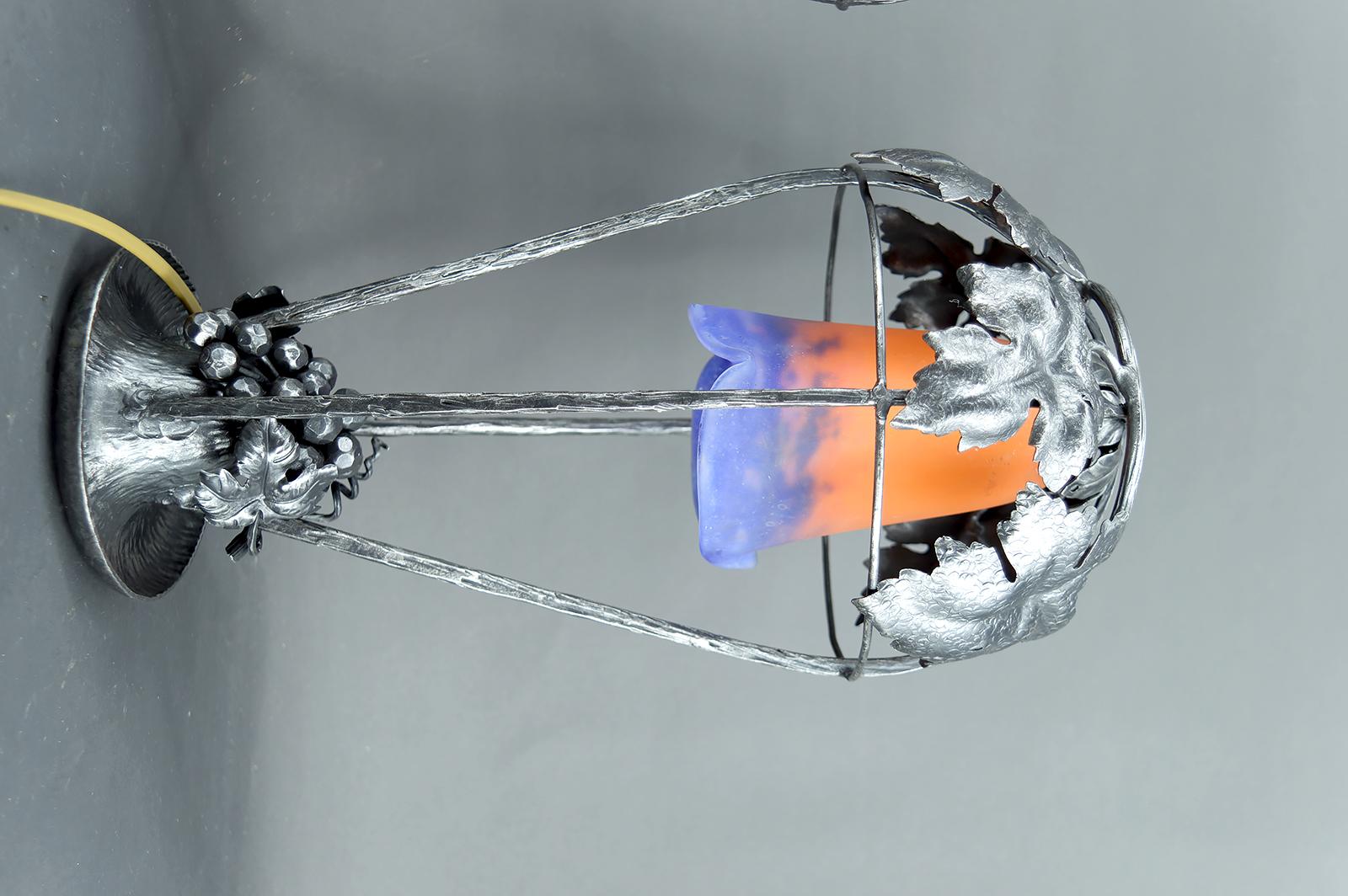 Métal Paire de lampes en fer forgé, motif de vigne - Muller Frères, Lunéville, Art Deco en vente