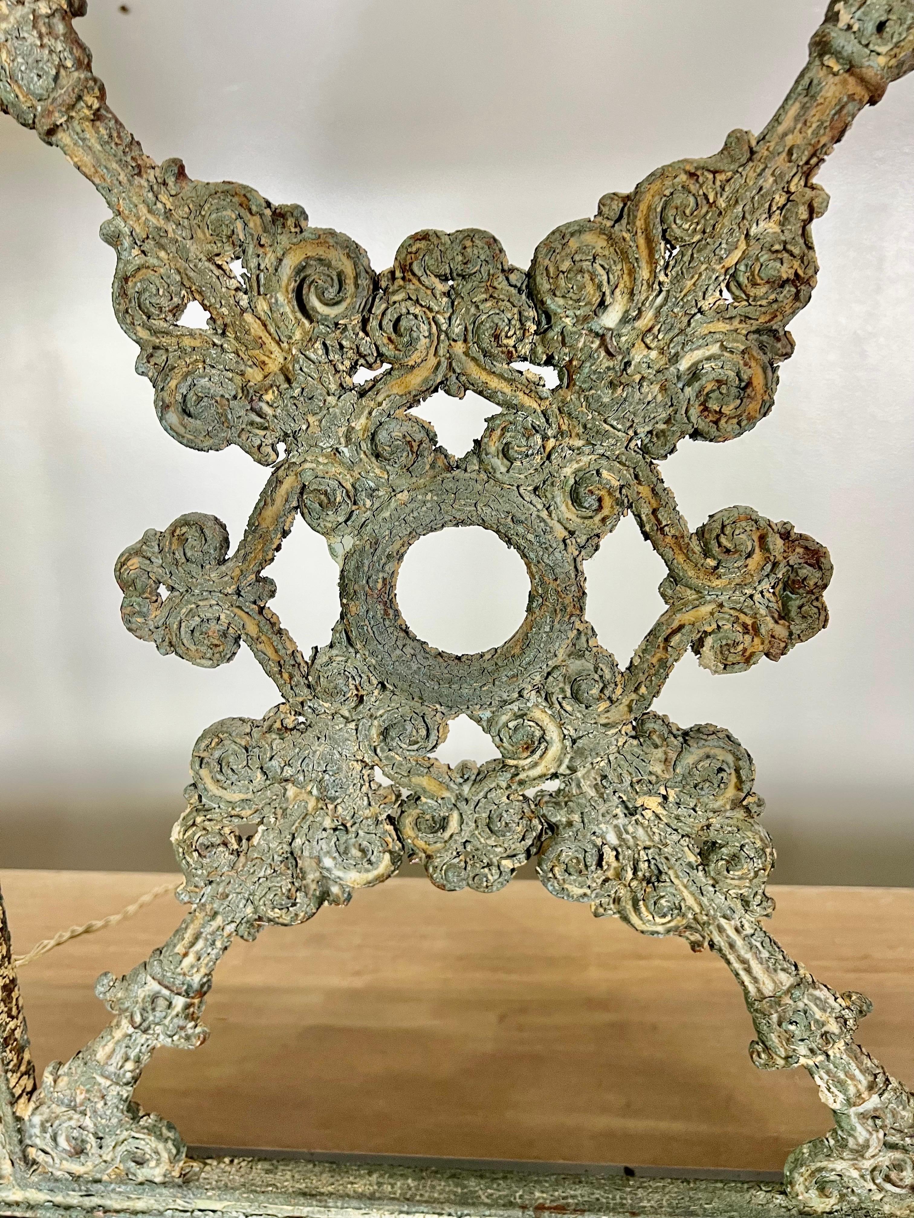Acier Paire de lampes en fer forgé avec abat-jour en lin en vente