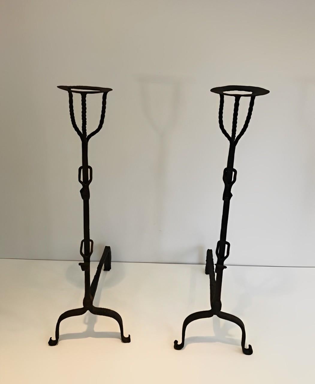 Gothique Paire de landiers en fer forgé en vente