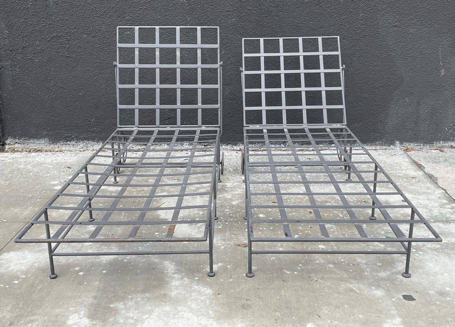 Mid-Century Modern Pair of Wrought Iron Lounge Chairs with Wheels in the Style of Mario Papperzini For Sale
