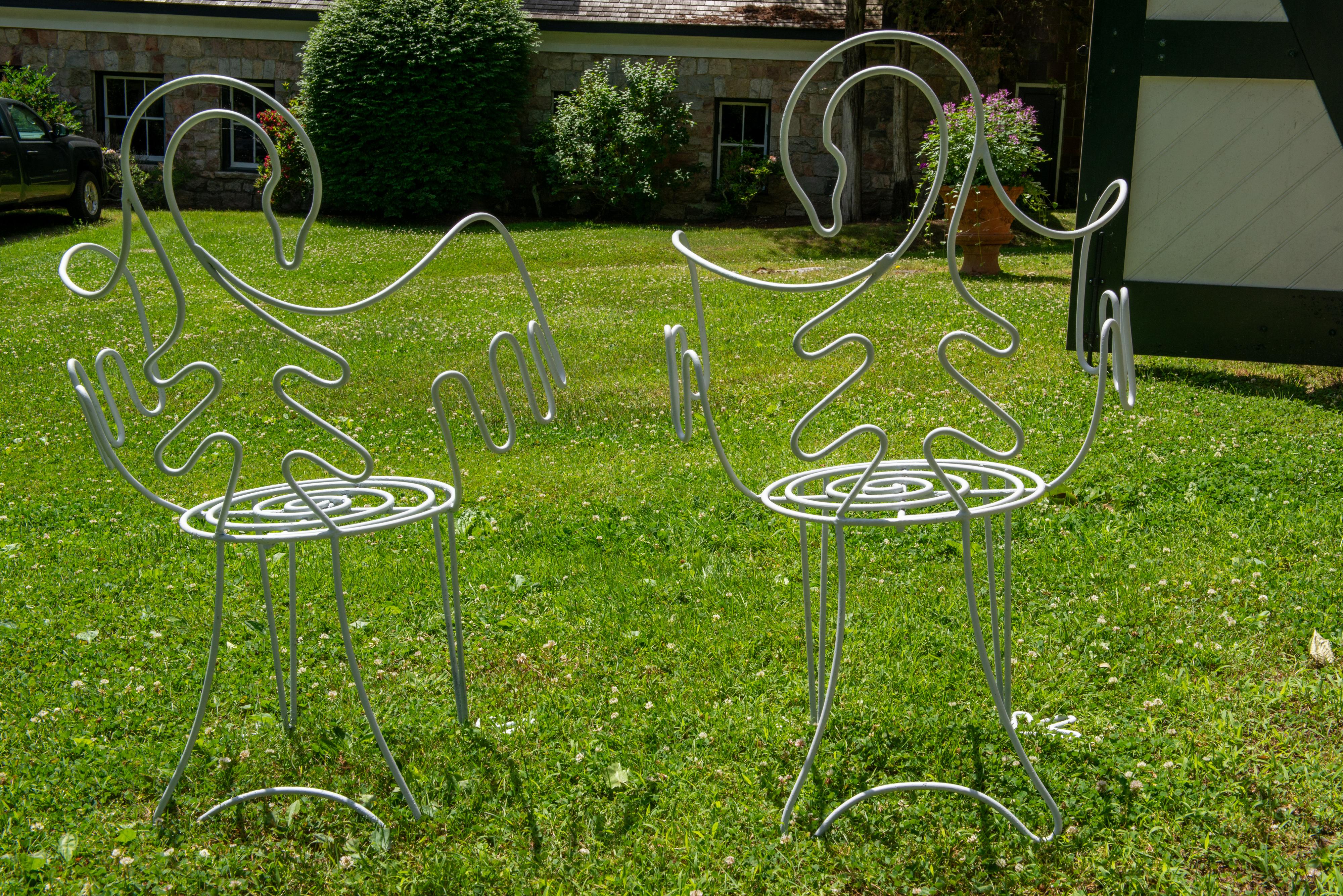 Mid-Century moderno Coppia di sedie da giardino MCM a cigno francese in ferro battuto in vendita