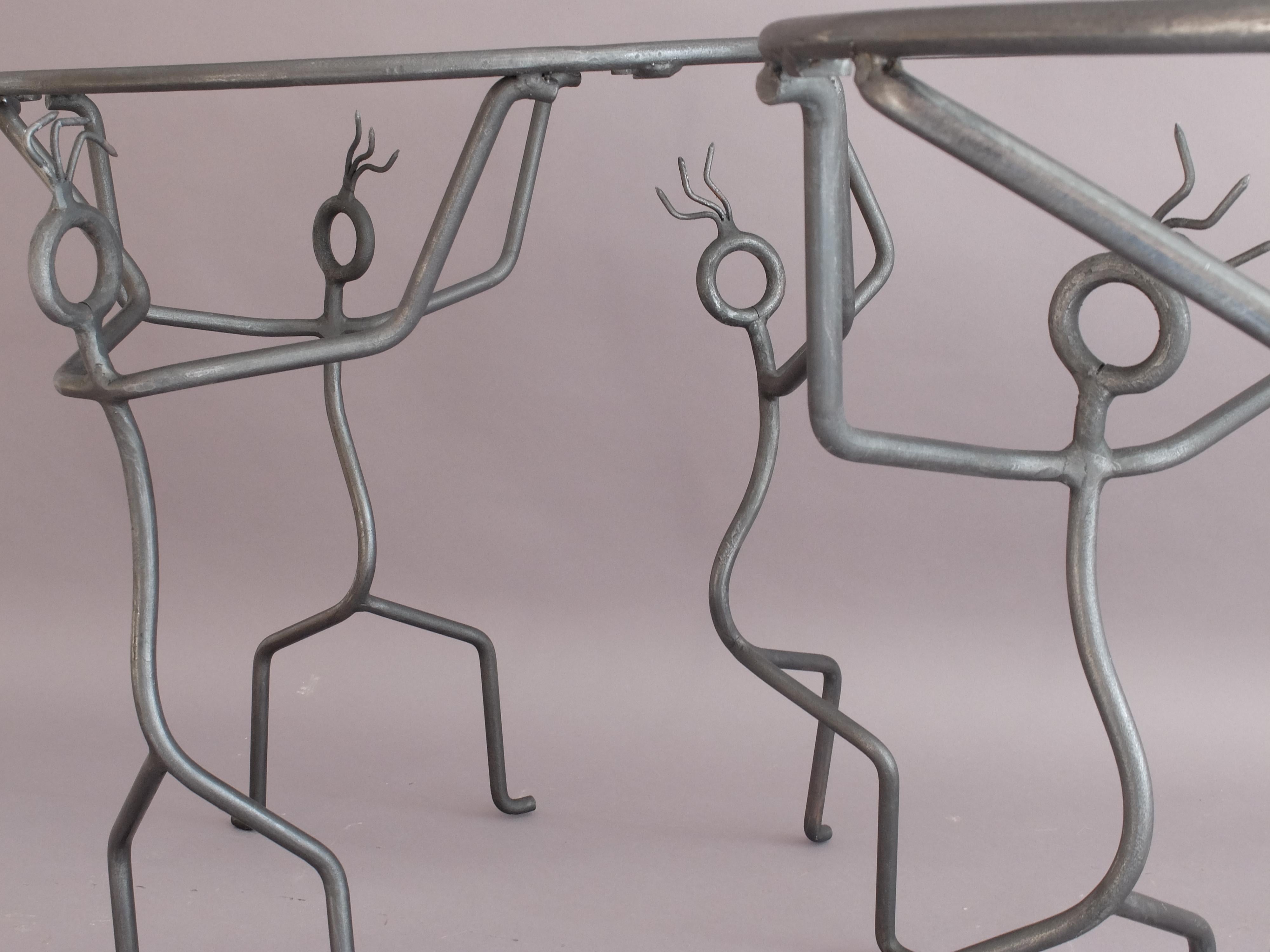 20ième siècle Paire de tables d'appoint en fer forgé figurines de dames dansantes    Andre Dubreuil  en vente