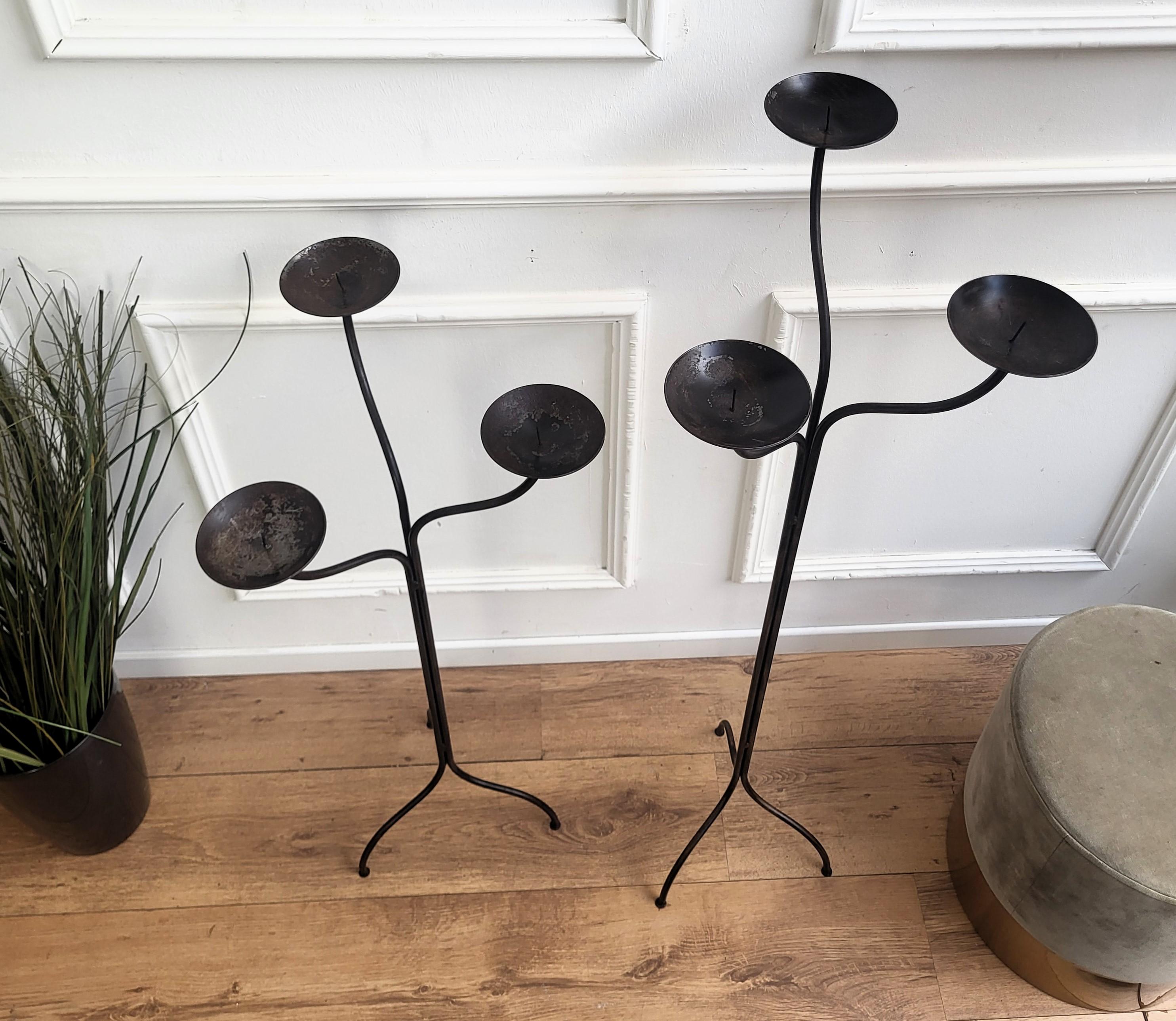 Pair of Wrought Iron Tall Floor Candle Holders in Brutalist Style In Good Condition For Sale In Carimate, Como
