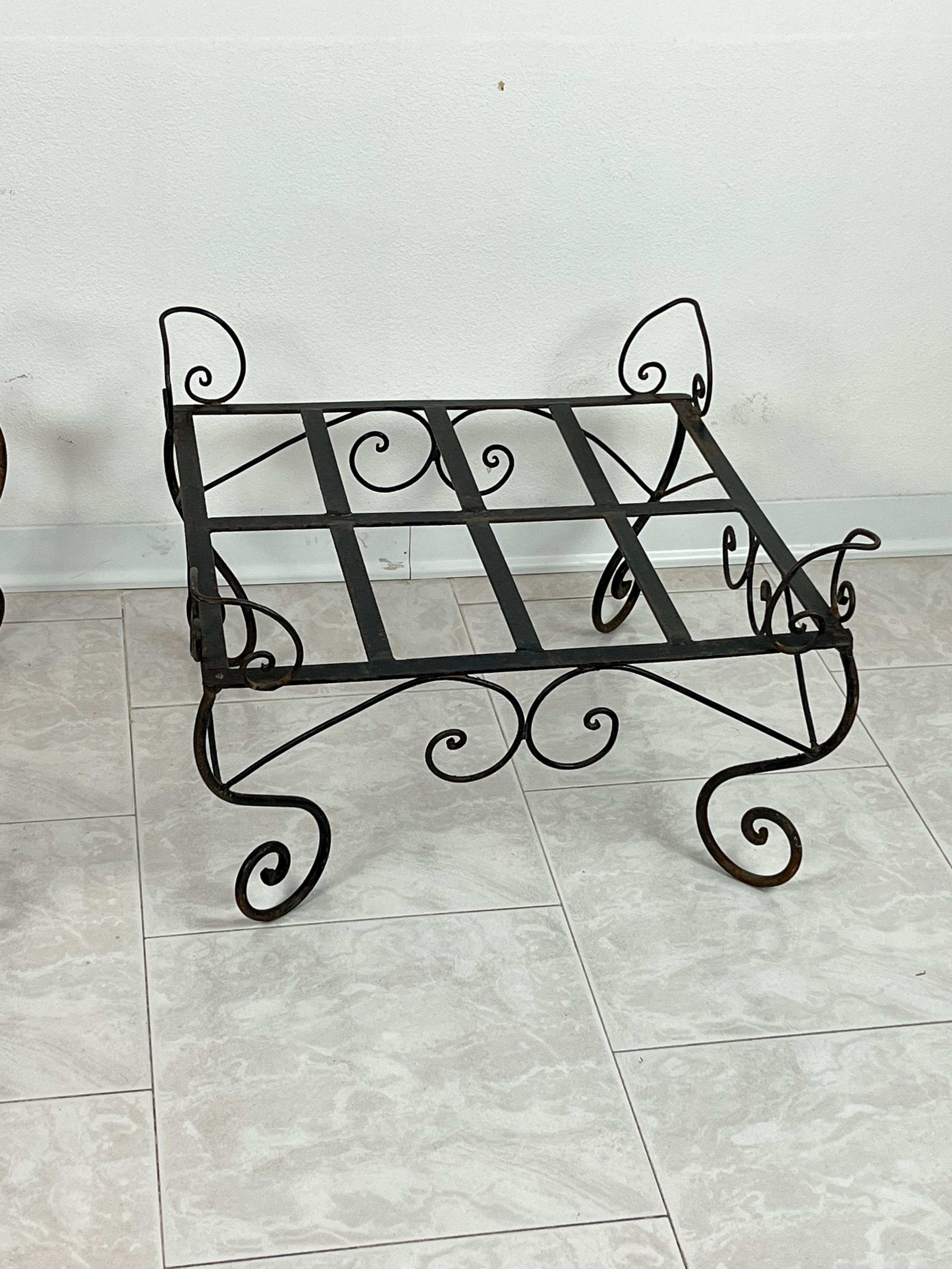 Italian Pair of Wrought Iron Vase Holders, Italy, 1970s For Sale
