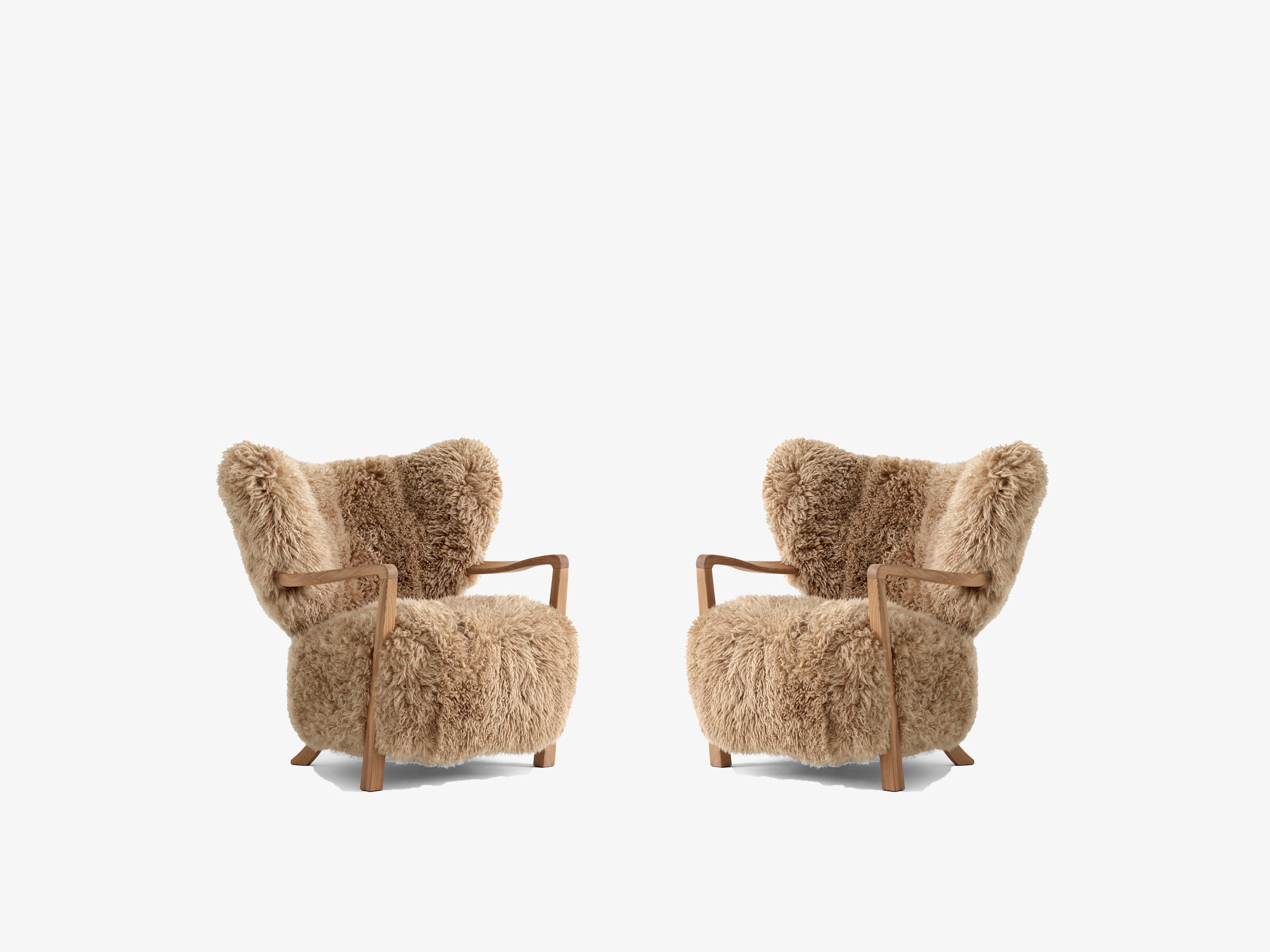 Scandinave moderne Paire de Wulff ATD2 en peau de mouton / Honey et Oak pour &Tradition en vente