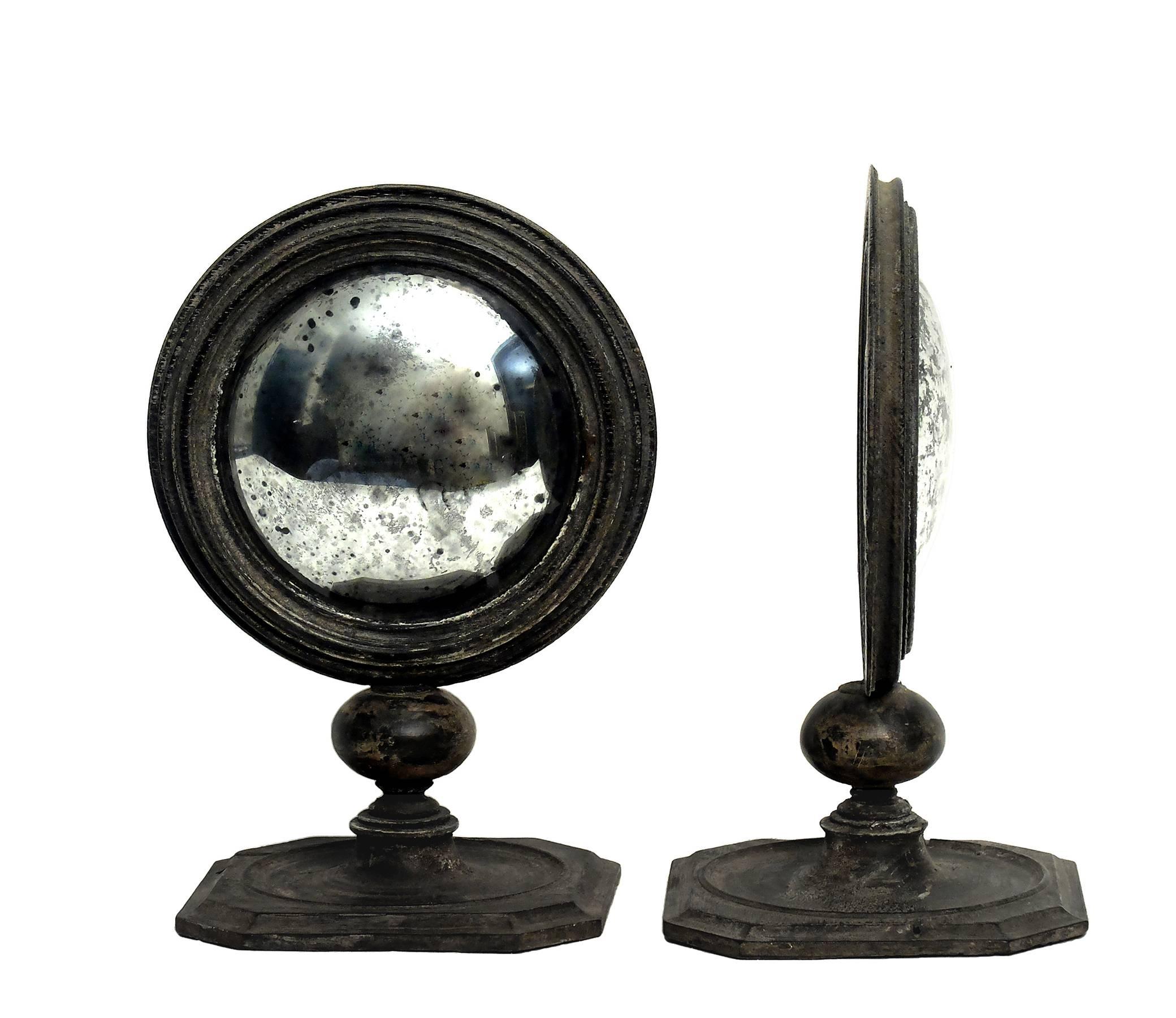 A couple of Wunderkammer round curved table mirrors with black wooden frames mounted over black wooden square and profile moved bases. On the rear of each frame, placed in the centre, there is one round lapis lazuli stone.
Great state of