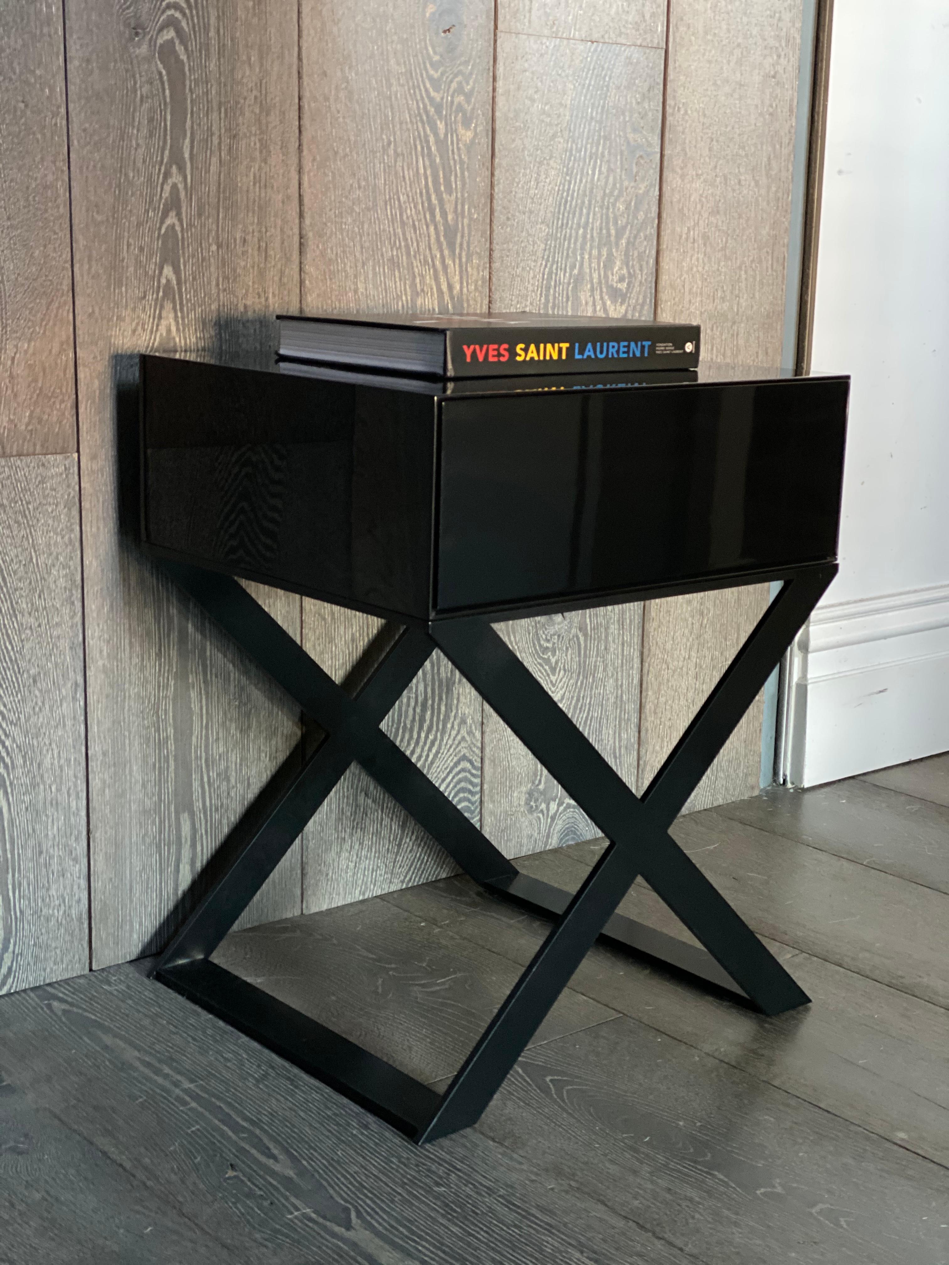 Contemporary Pair of X-Leg Bedside Table in Black Lacquered and Black Steel Legs For Sale