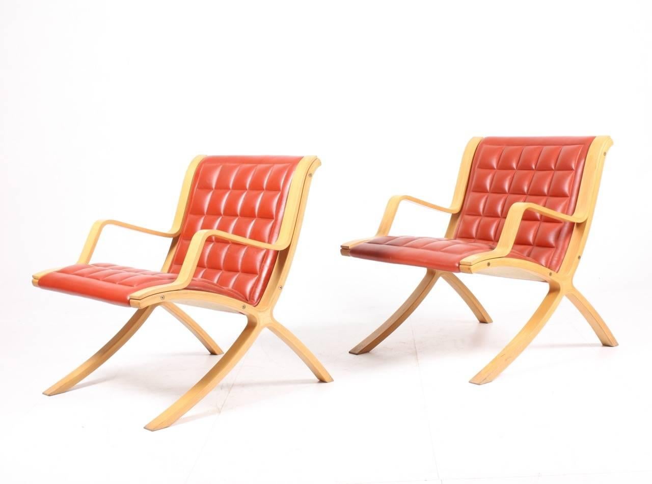 Scandinavian Modern Pair of X Lounge Chair by Hvidt & Mølgaard