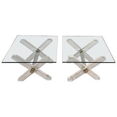 Paire de tables d'appoint X en lucite et chrome avec étagères en verre sur le dessus