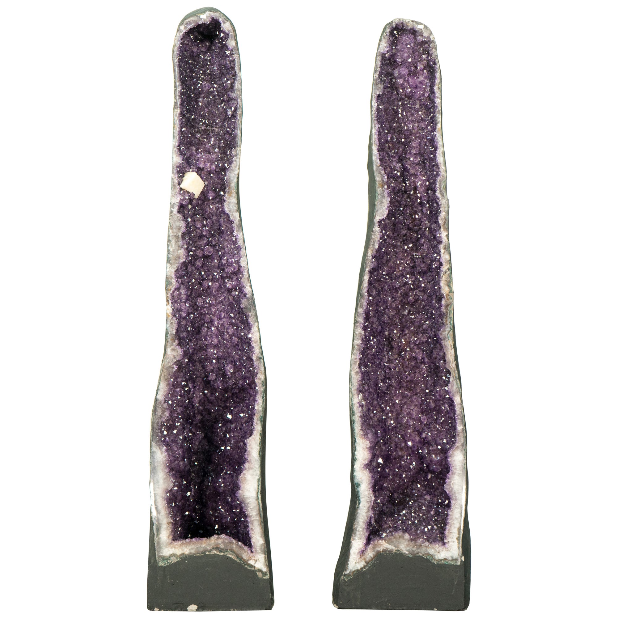 Paire de géodes cathédrales en améthyste de 5,5 m avec Druzy violet lavande brillante