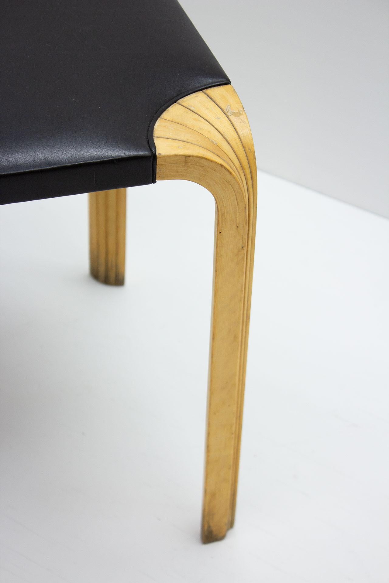 Pair of X601 Stools in Leather & Birch by Alvar Aalto For Sale 4