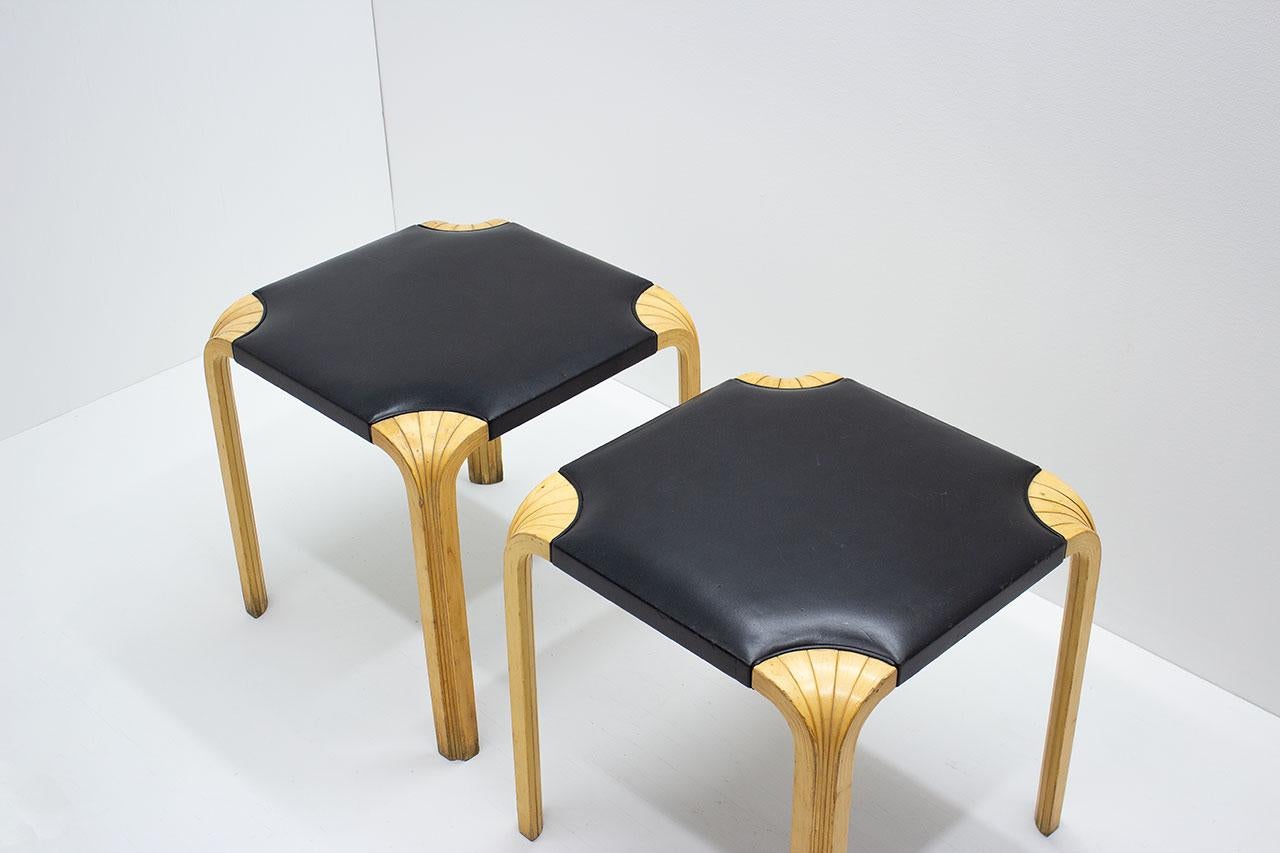 20th Century Pair of X601 Stools in Leather & Birch by Alvar Aalto For Sale