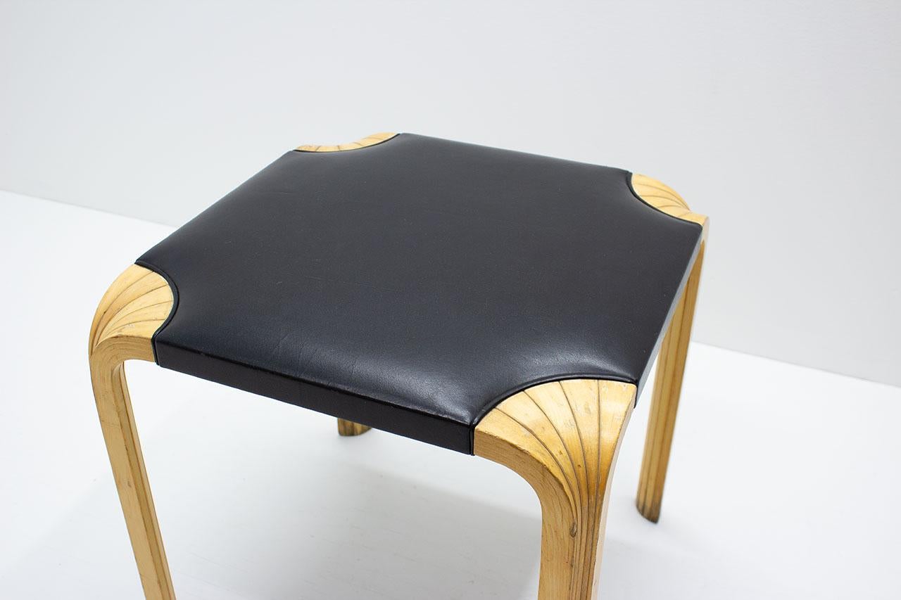 Pair of X601 Stools in Leather & Birch by Alvar Aalto For Sale 2
