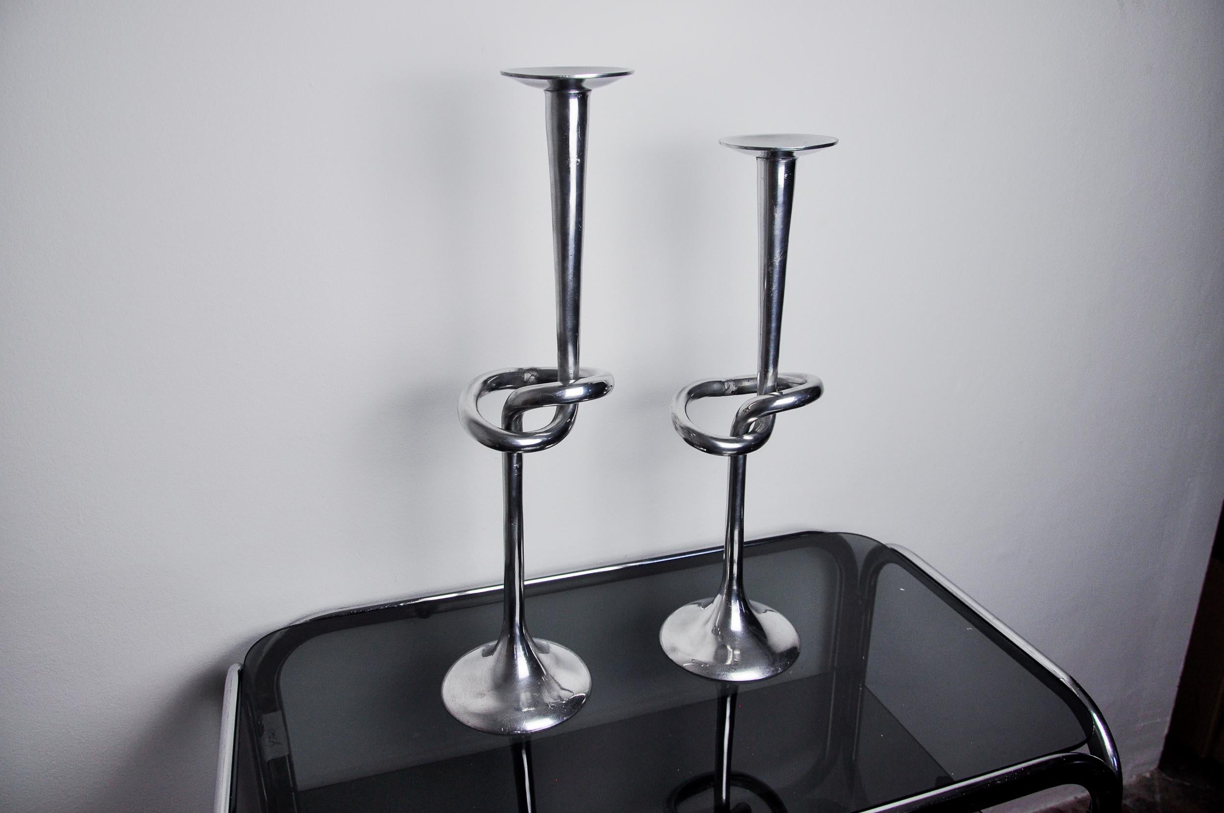 Pareja de candelabros XL de nudo de aluminio, Italia, 1980 Italiano en venta