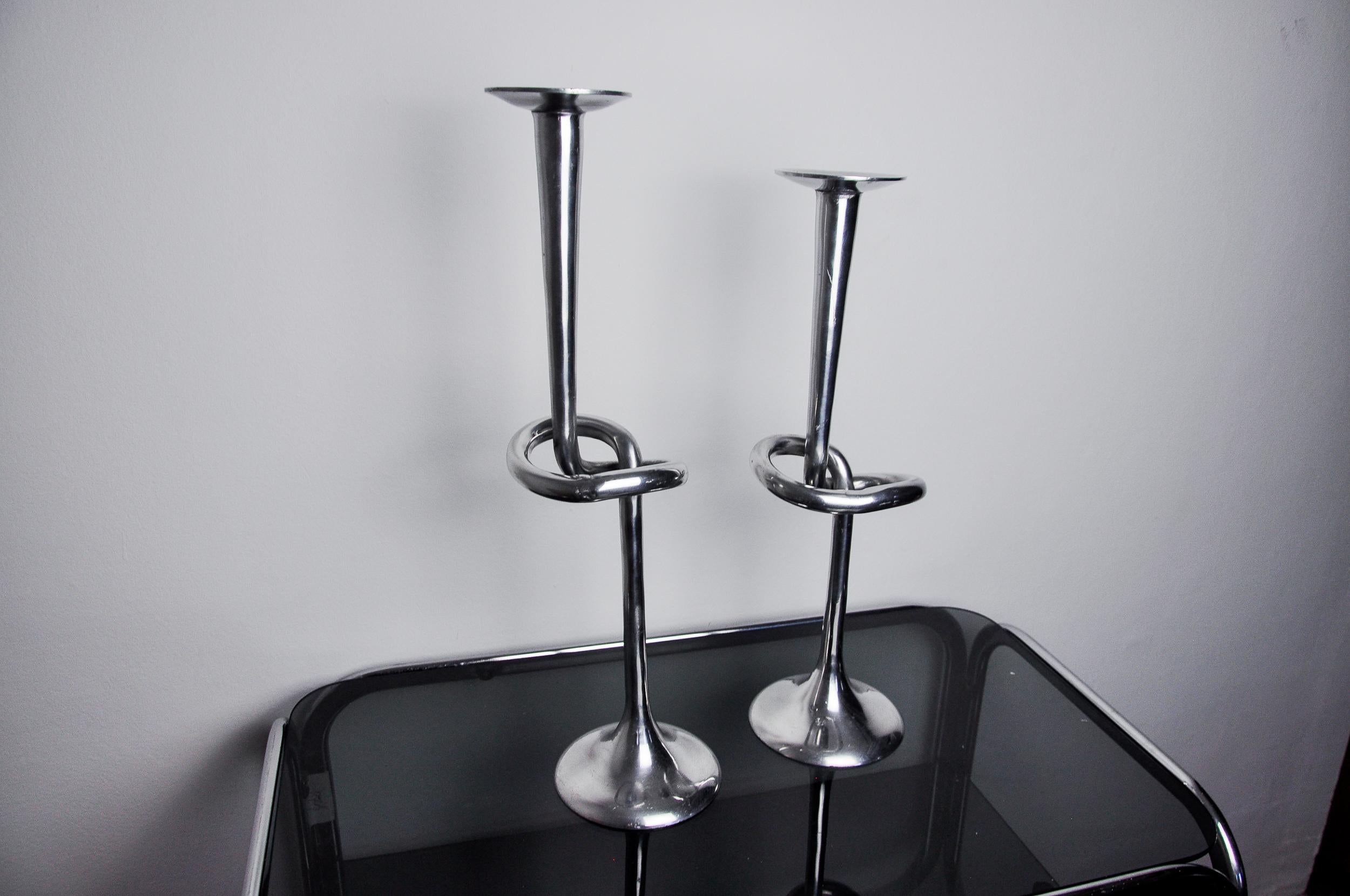 Pareja de candelabros XL de nudo de aluminio, Italia, 1980 en Bueno estado para la venta en BARCELONA, ES