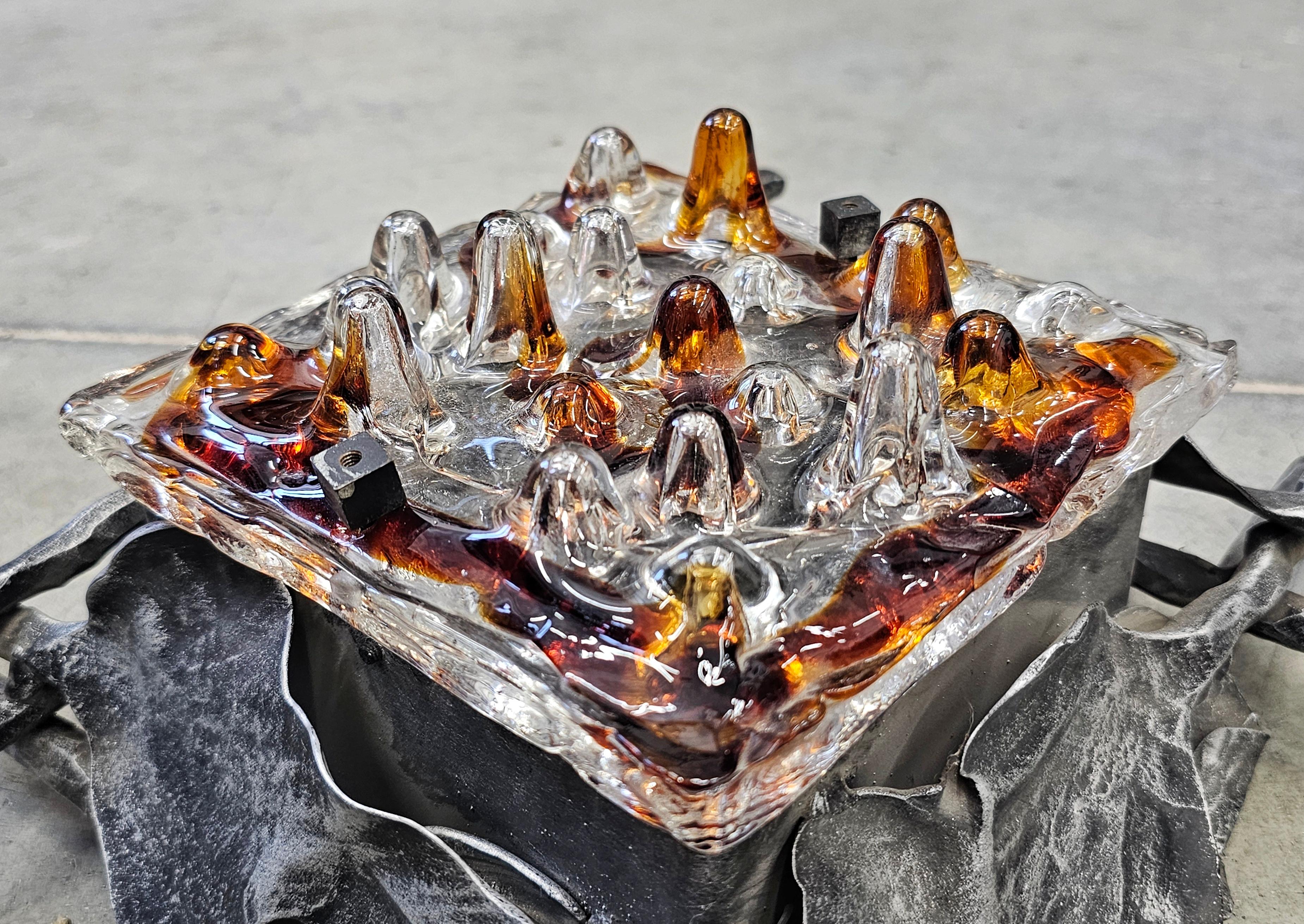 Vetro di Murano Coppia di sconsigliere brutaliste XL in ferro battuto e vetro di Murano di Poliarte in vendita