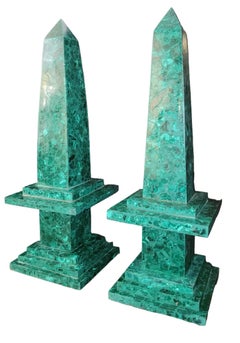 Paire rare de 42 obélisques hauts en malachite