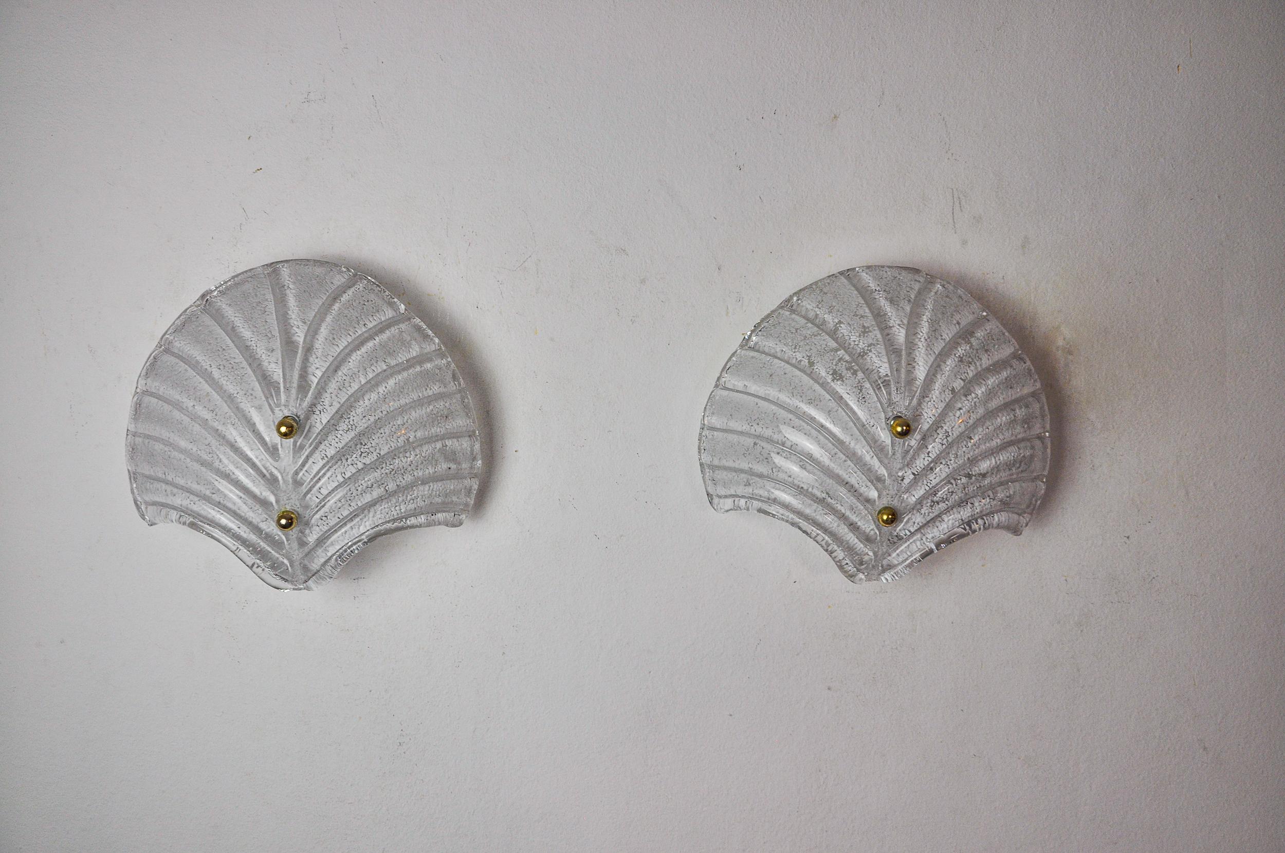 Hollywood Regency Paire d'appliques en forme de coquillage XL, verre de Murano dépoli, Italie, 1980 en vente