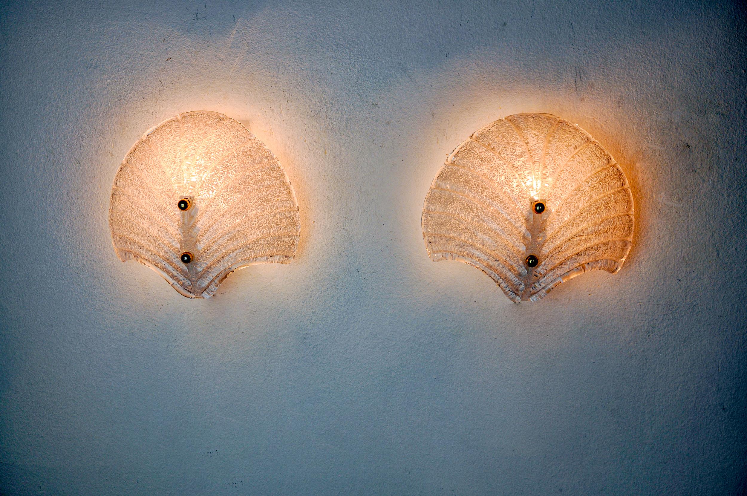 Paire d'appliques en forme de coquillage XL, verre de Murano dépoli, Italie, 1980 Bon état - En vente à BARCELONA, ES