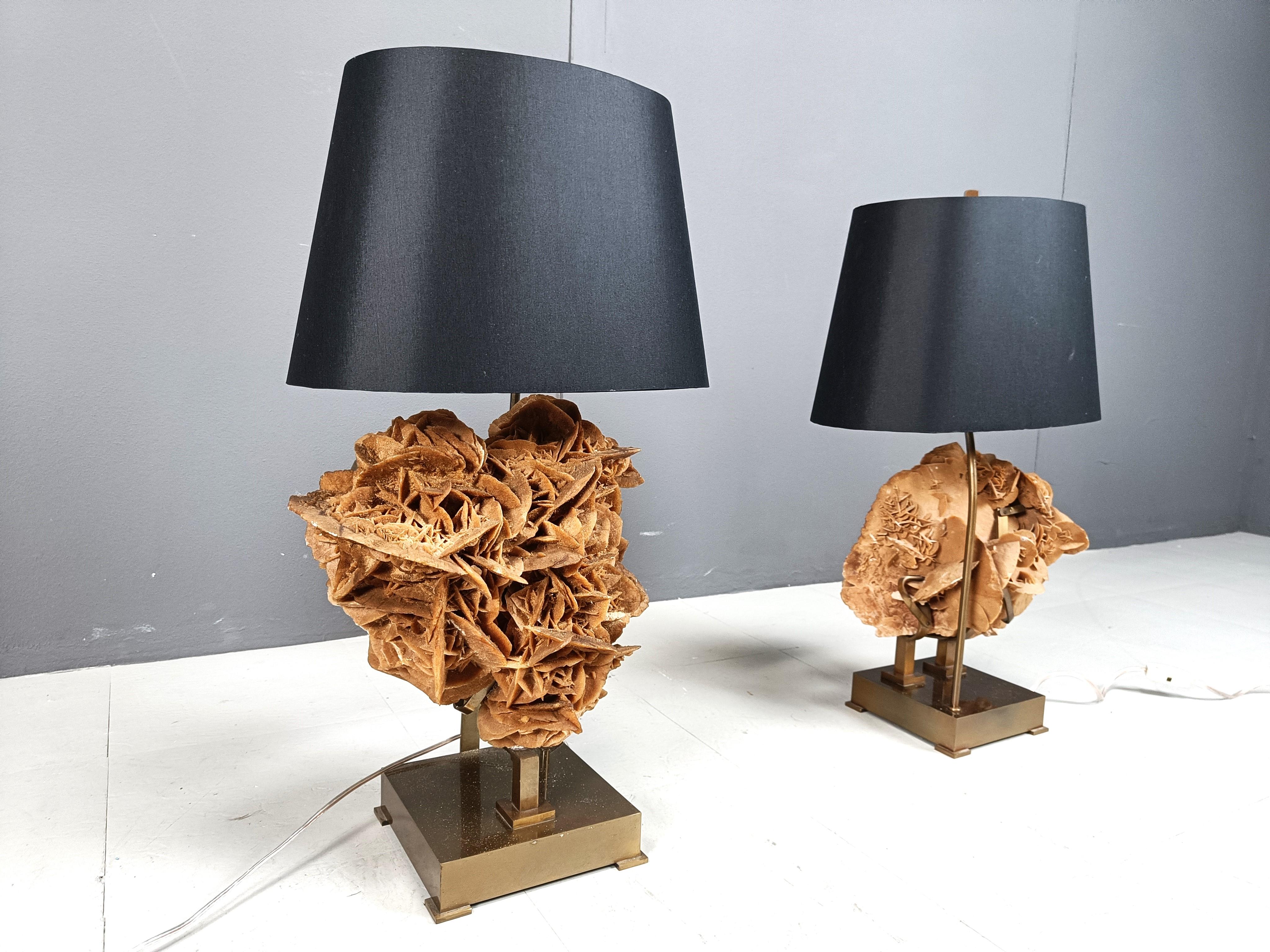 Pareja de lámparas de sobremesa XL de rosa de piedra y latón, años 70 en Bueno estado para la venta en Leuven, Vlaams Gewest